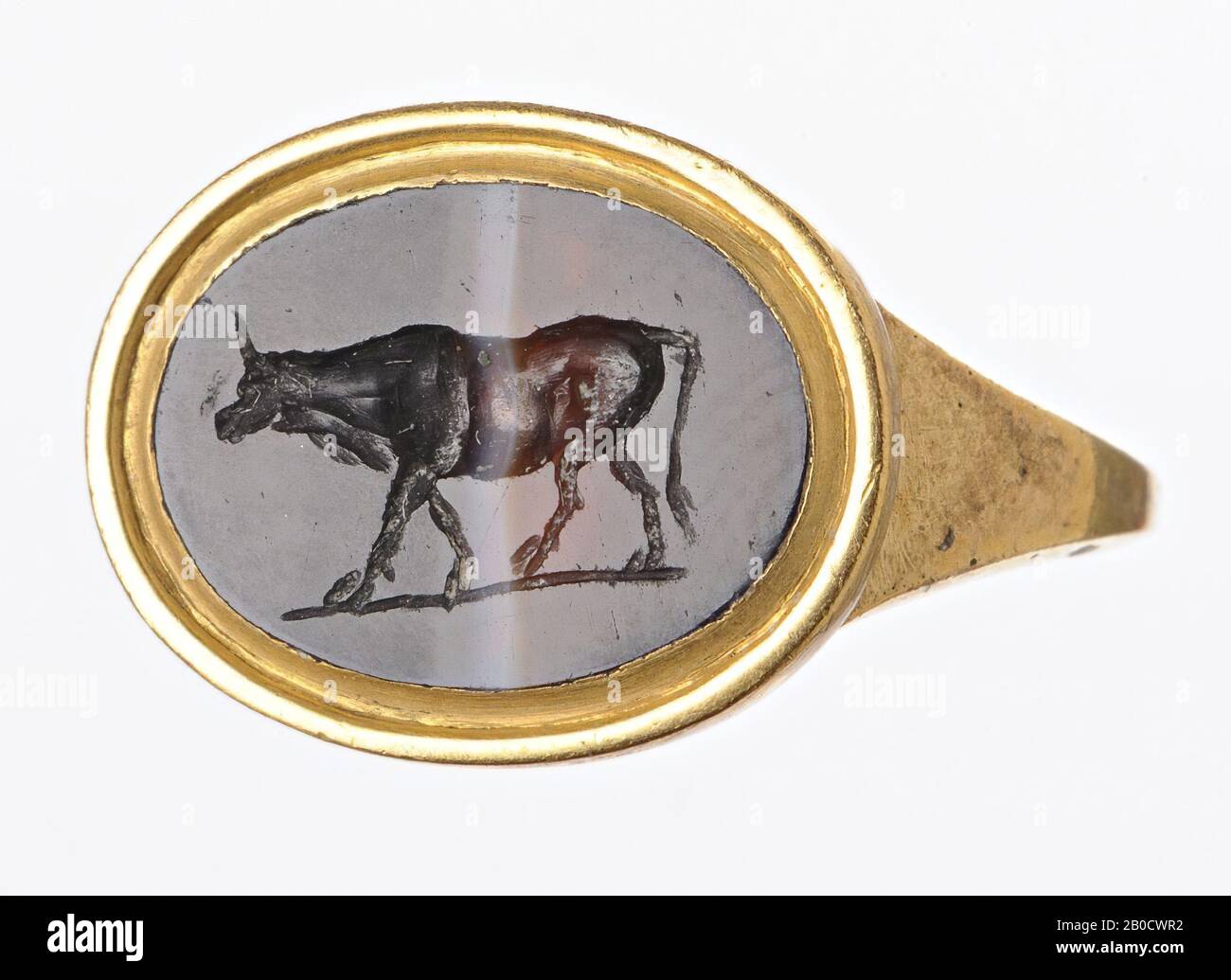 VZ: Taureau, bijou, intaglio, pierre circulaire, agate rayé, couleur: Rouge-brun Banque D'Images