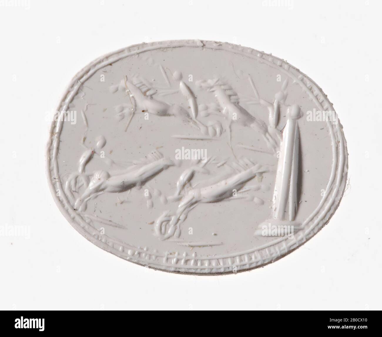 VZ: Quatre paires de chevaux de course autour d'une méta, deux en dessous et deux en haut, chaque voiture a un conducteur avec les deux rênes dans sa main gauche et le fouet dans sa main droite., Gem, intaglio, ringstone, carnélien, couleur : rouge, forme: Ovale, usiné: Maaskant-Kleibrink, M., Catalogue des pierres gravées dans l'armoire de monnaie royale, 1978, p.60, fig.2, type F 2, bord coupé à l'avant par rapport à l'arrière , méthode : corps mod, 15,5 x 12,5 mm, D. 2 mm, 2ème moitié du premier siècle avant C.-B. - 1ère AD. -50 AV. J.-C. Banque D'Images
