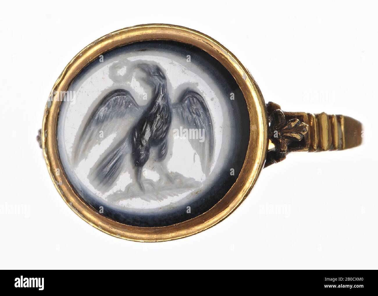 VZ: L'oiseau est assis sur un éclair avec ses ailes se propagent large, dans sa bouche une petite couronne., Gem, intaglio, ringstone, agate, nicolo, couleur: Noir Banque D'Images