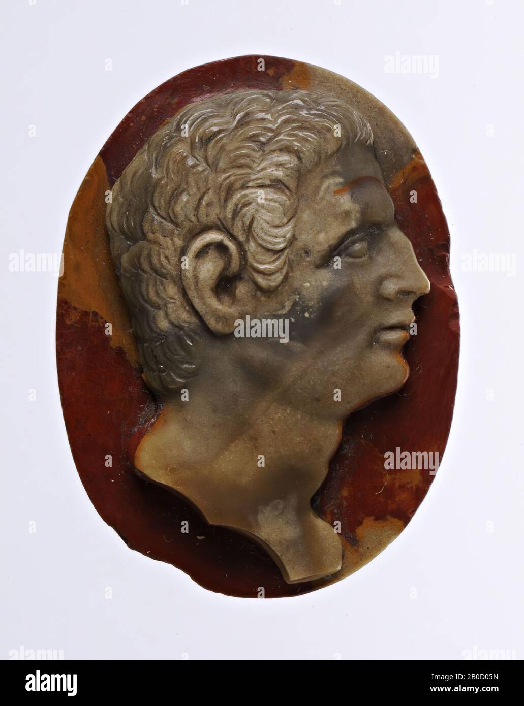 VZ: Tête de l'homme et profil à droite, cheveux avec des verrous courts, coupe de cou nettement coupée, caméo, jasper, 2 couches, couleur: Brun Banque D'Images