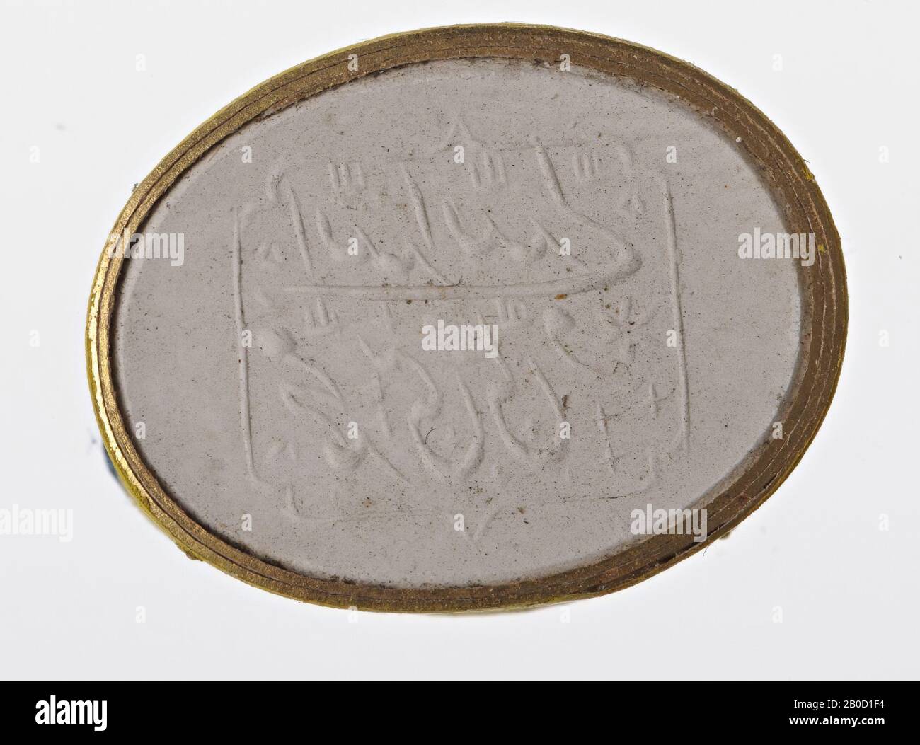 VZ: Texte arabe en 2 lignes à l'intérieur de la frontière ornementale: Allah, Allah, pour moi et Mohamed Prophet Ali, gem, intaglio, carnélien, couleur: Orange, forme: Ovale, couché, traitement:, méthode:, 14, 5 x 22 mm, D. 4 mm, wt. 2.62 gr., 9ème - 13ème siècle AD? 800-1300 Banque D'Images