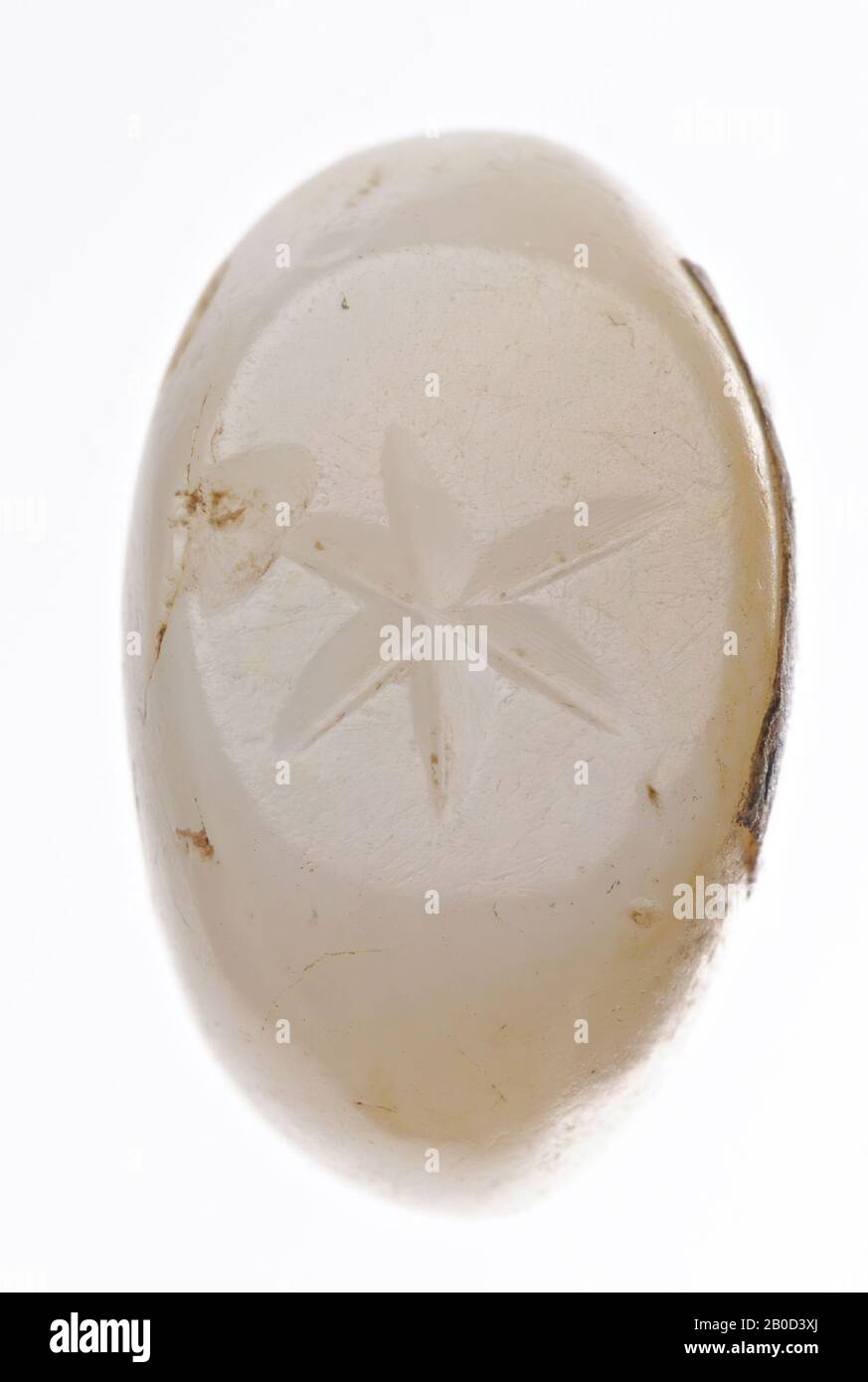 Étoile, cachet, calcédonie, couleur :, forme : ellipsoïde, traitement :, style : 13,5 x 16,6 x 10,3 mm Banque D'Images