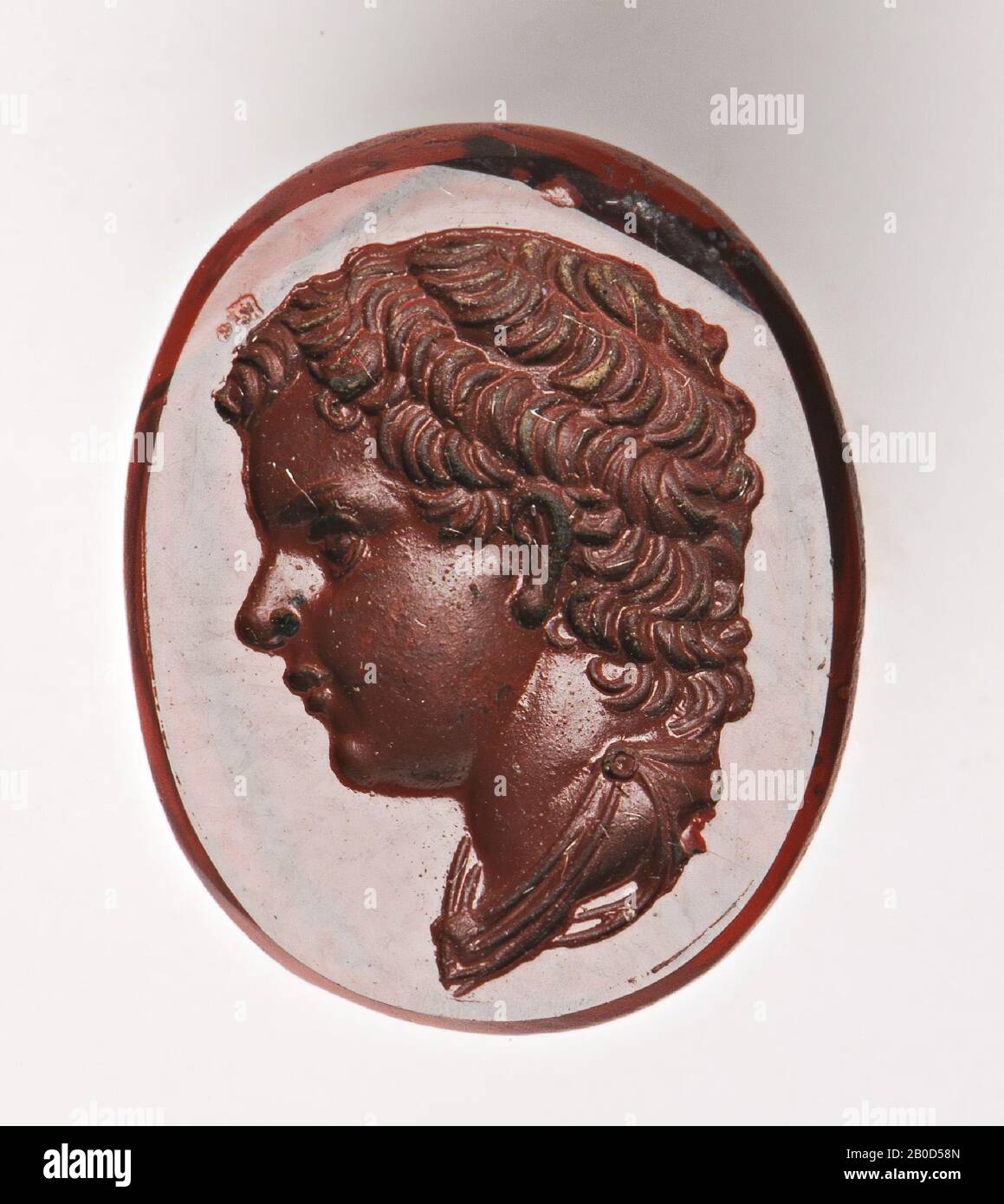 VZ: Le jeune homme a des joues rondes et des cheveux légèrement frisés., Gem, intaglio, agate (?), couleur: Rouge Banque D'Images