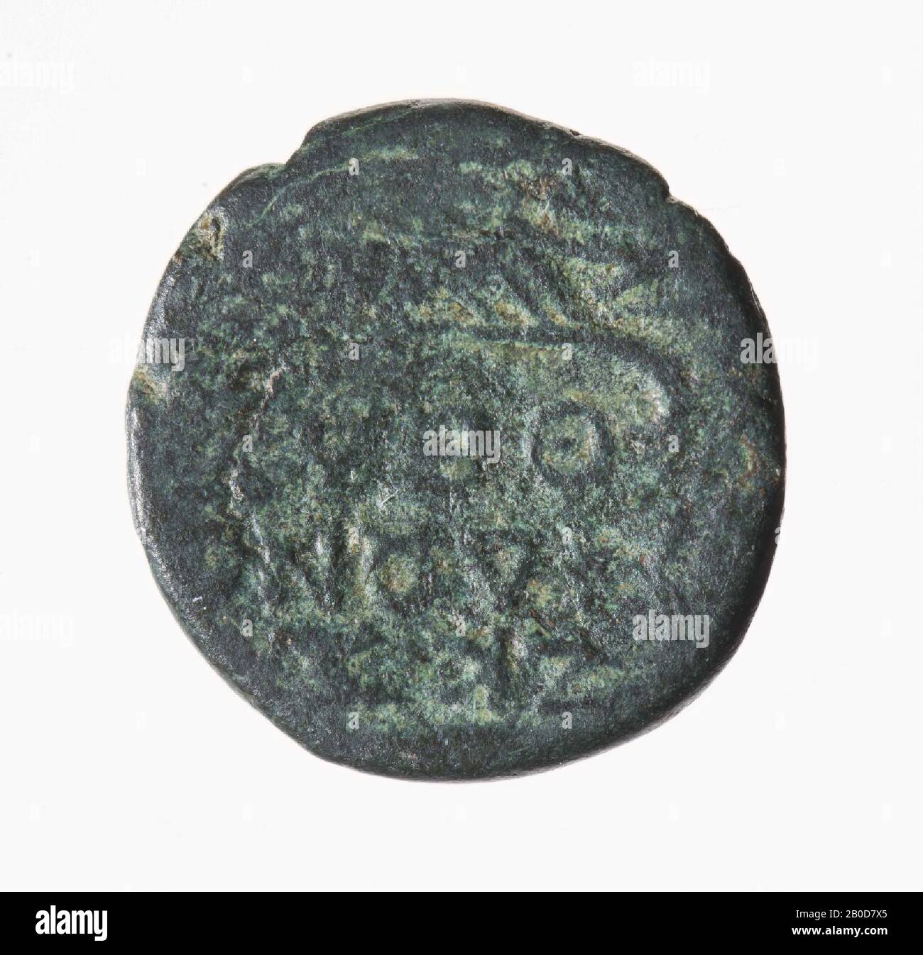 Obverse : buste de Tyche, à droite, voilé, avec une couronne de villes. Inverse : inscription grecque, y compris SIDONOS. Sous l'inscription un navire de guerre., coin, de Sidon, métal, bronze, diam.: 1,5 cm, wt. 2.31 grammes, AD du premier siècle, inconnu Banque D'Images