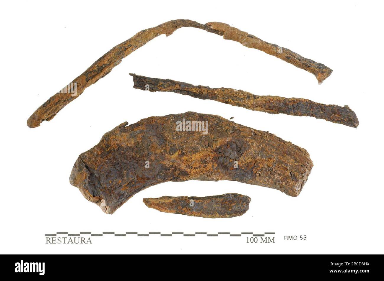 fer à cheval en partie, 2 clous, fer à cheval en partie, 2 ongles, fer à repasser, 10,5 x 3 cm Banque D'Images