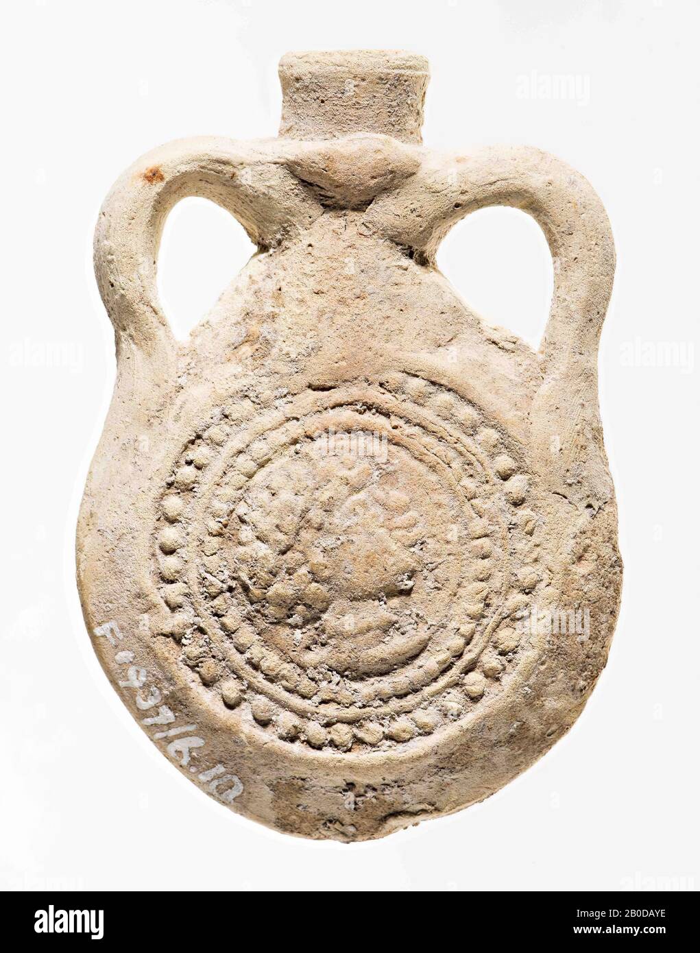 Bouteille de Pilgrim, Menas, chef de Nubian, inscription, bouteille, bouteille de pèlerin, faïence (jaune), 10 cm, Période copte, Egypte Banque D'Images