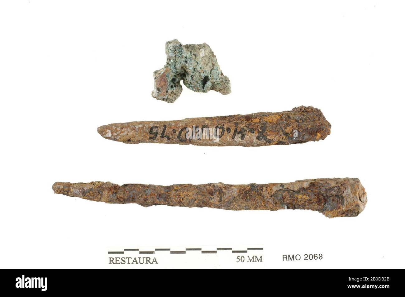 Pays-Bas Moyen âge, 2 stylos, kibble, fondus, fer, alliage de cuivre, 10,1 x 1,3, 7,5 x 1,2 cm, x, Pays-Bas, Utrecht, Wijk bij Duurstede, Wijk bij Duurstede, Dorestad Banque D'Images