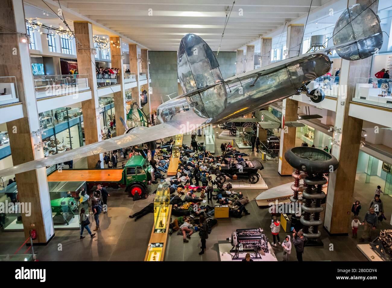 Londres, Royaume-Uni. 20 février 2020. Protestation contre l'extinction des Rébellions au Science Museum de Londres - une mort pour sensibiliser les gens à la pollution de l'air et à ses effets sur la santé des adultes et des enfants. Crédit: Guy Bell/Alay Live News Banque D'Images