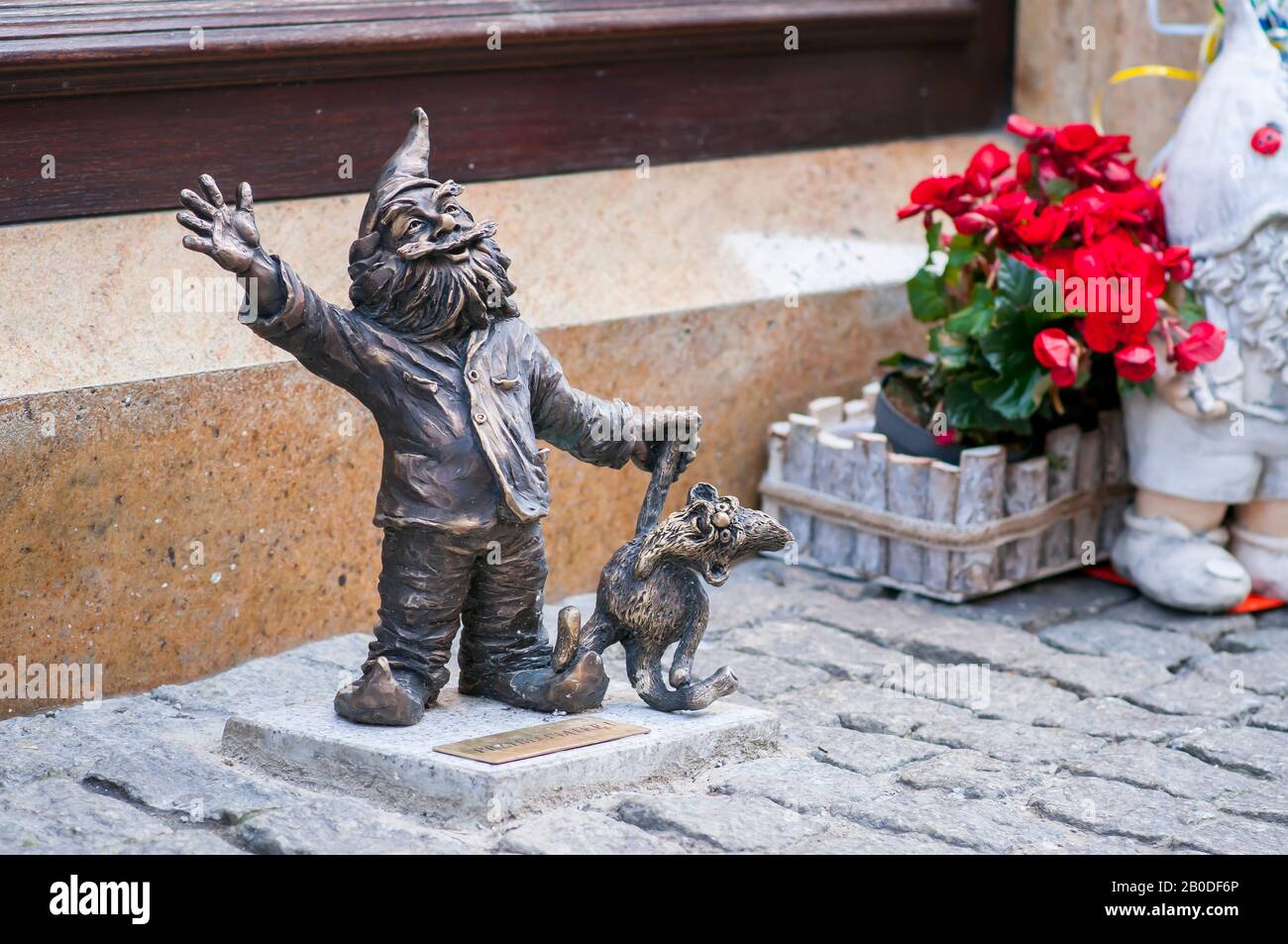 Wroclaw, Pologne, Février 2020. 'Przybij Piatke' Dwarf, gnome, célèbres petites statues à Wroclaw, plus de 350 ensemble. Banque D'Images