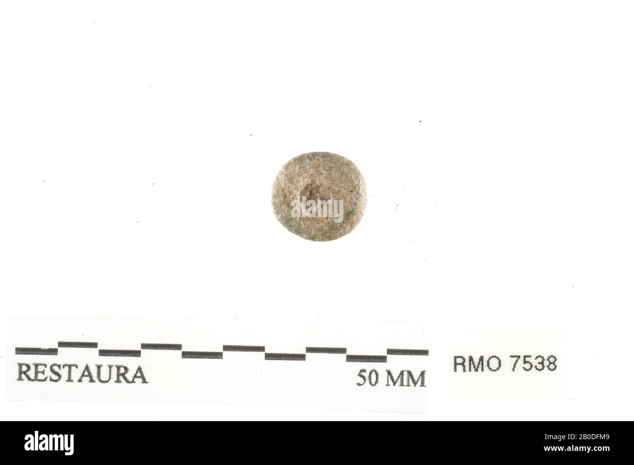 Partie du nœud, œil manquant, partie du nœud, œil manquant, plomb, 1,1 x 1,1 cm, x, Pays-Bas, Utrecht, Wijk bij Duurstede, Wijk bij Duurstede, Dorestad Banque D'Images