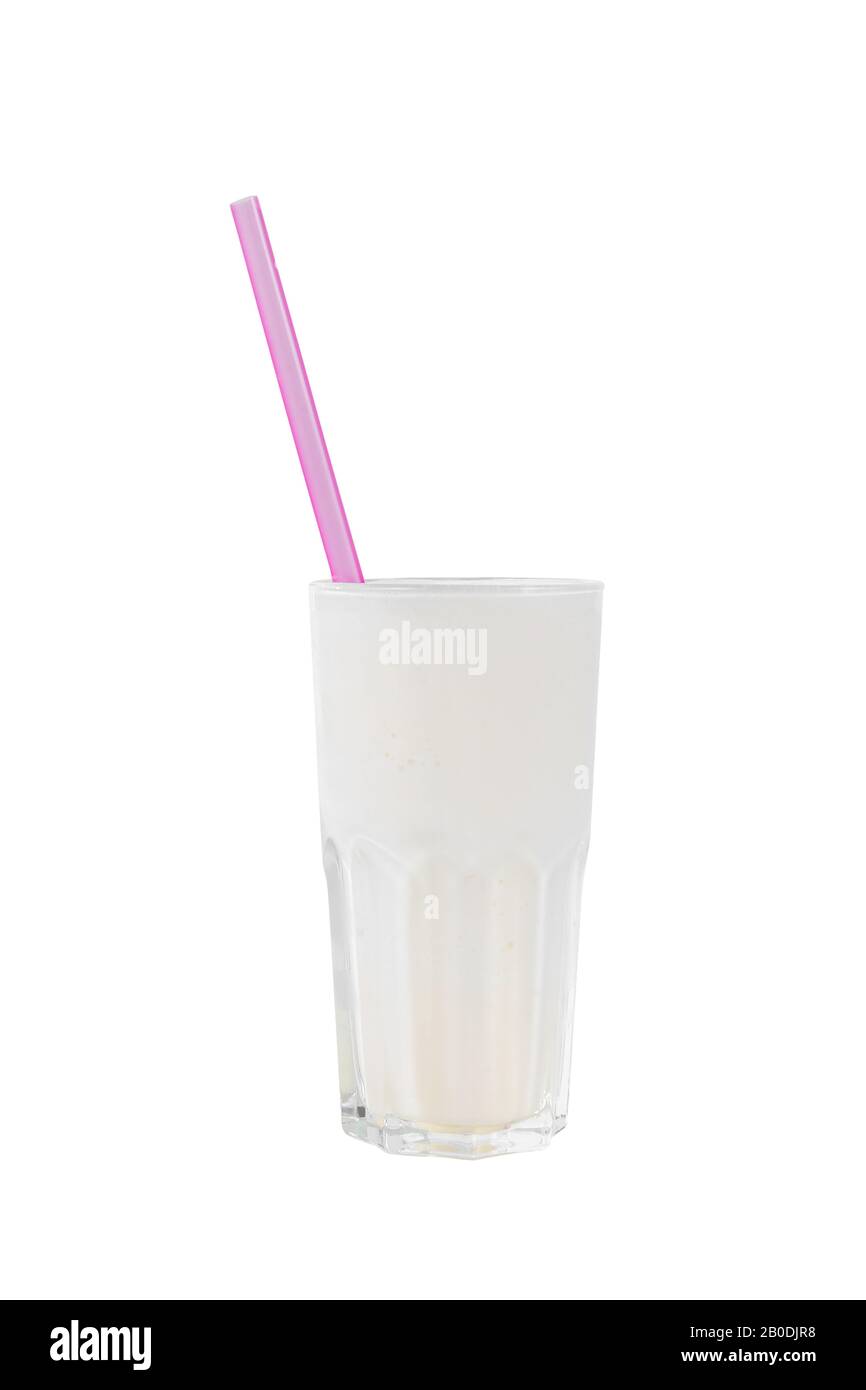 Cocktail au lait avec paille rose, fond blanc isolé dans un verre haut, vanille, vue latérale Banque D'Images