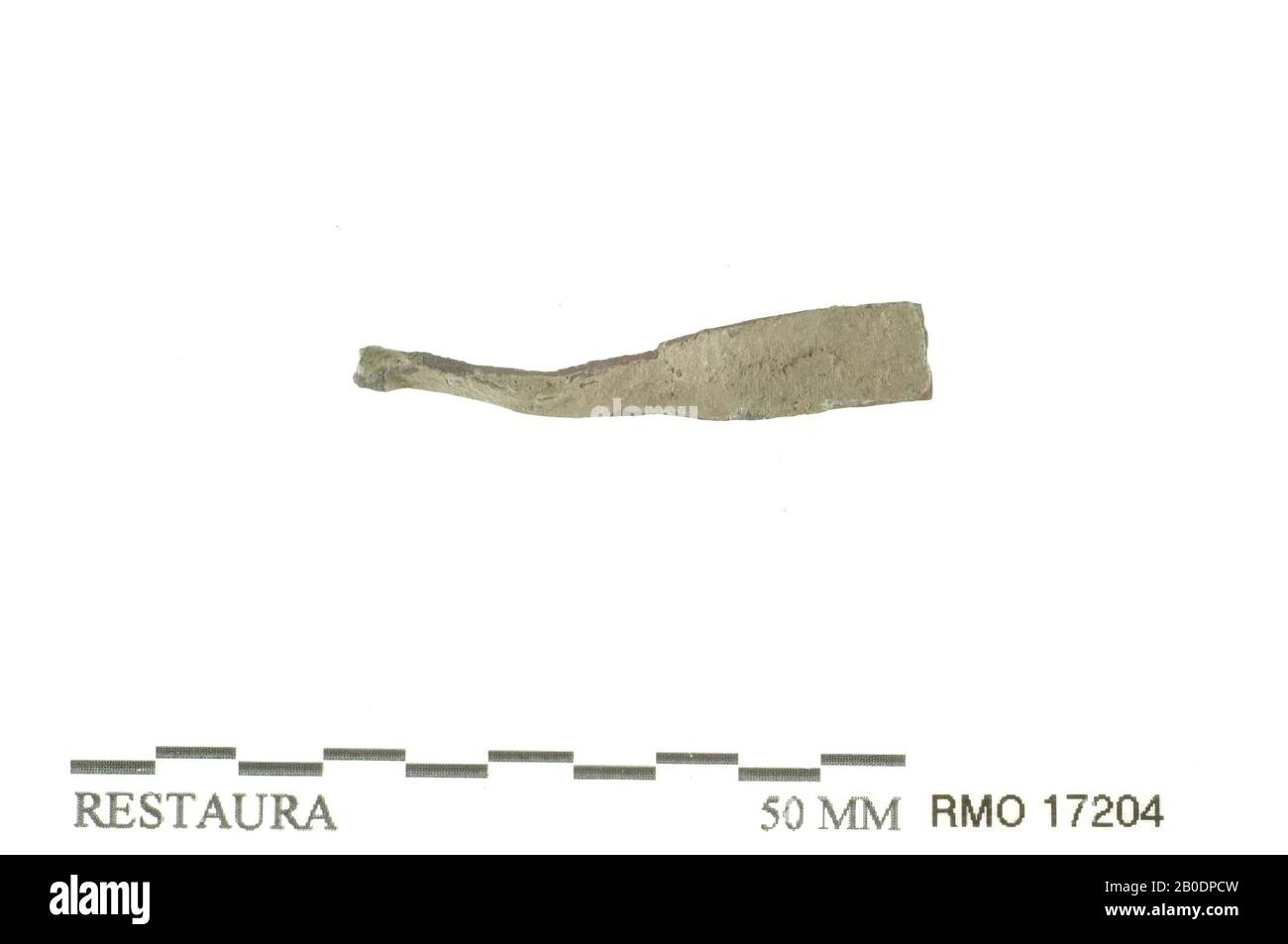 Pays-Bas Moyen âge, partie d'une bande, se terminant par un point, alliage de cuivre, 3,5 x 0,6 cm, x, Pays-Bas, Utrecht, Wijk bij Duurstede, Wijk bij Duurstede, Dorestad Banque D'Images