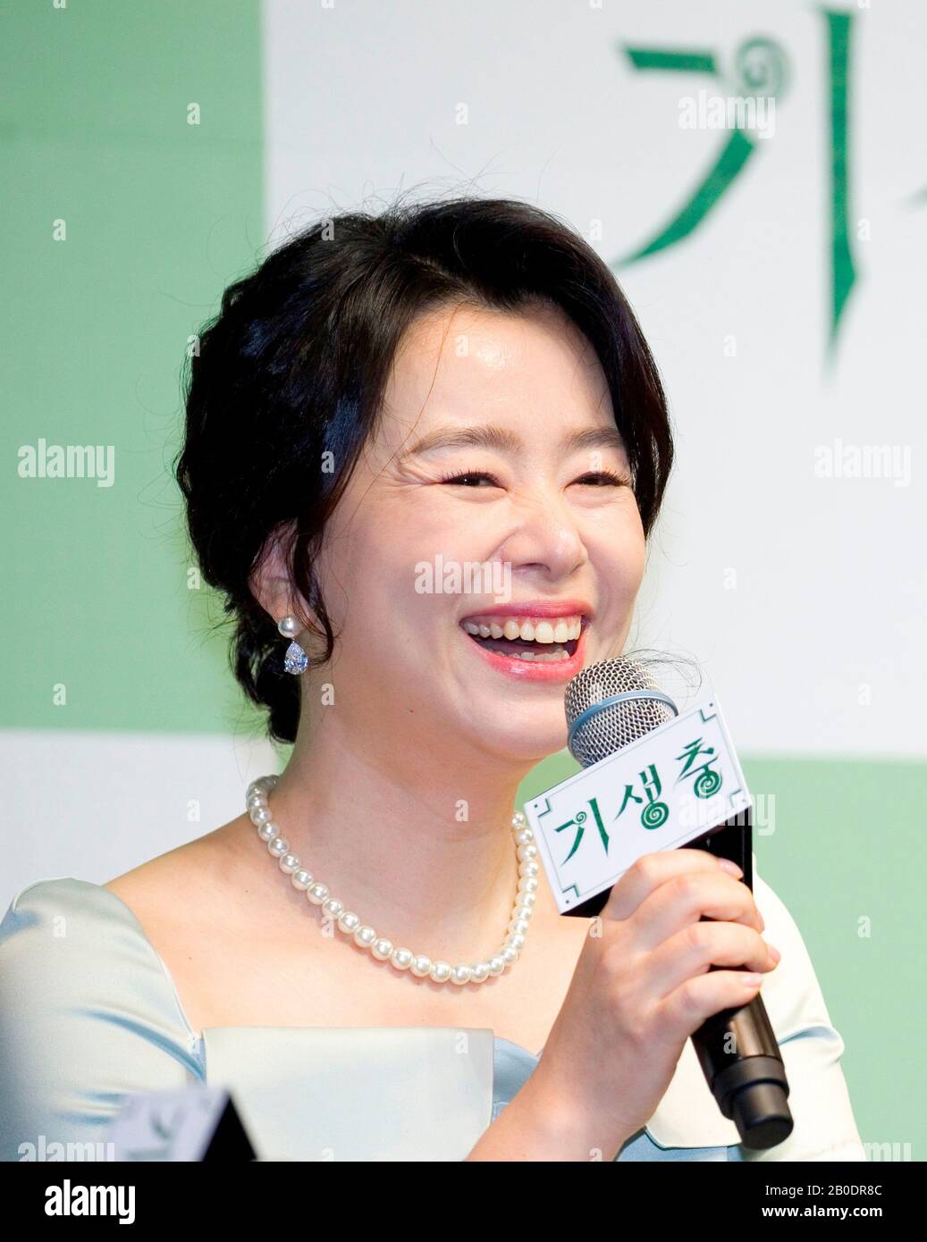 Jang Hye-Jin, 19 février 2020 : l'actrice sud-coréenne Jang Hye-Jin, acteur du film « Parasite » primé aux Oscars, assiste à une conférence de presse à Séoul, en Corée du Sud. Le thriller coréen de la comédie noire a remporté quatre Oscars lors des Academy Awards le 9 février 2020, devenant le premier film de langue non anglaise à remporter la meilleure Photo des Oscars dans son histoire de 92 ans. Crédit: Lee Jae-Won/Aflo/Alay Live News Banque D'Images