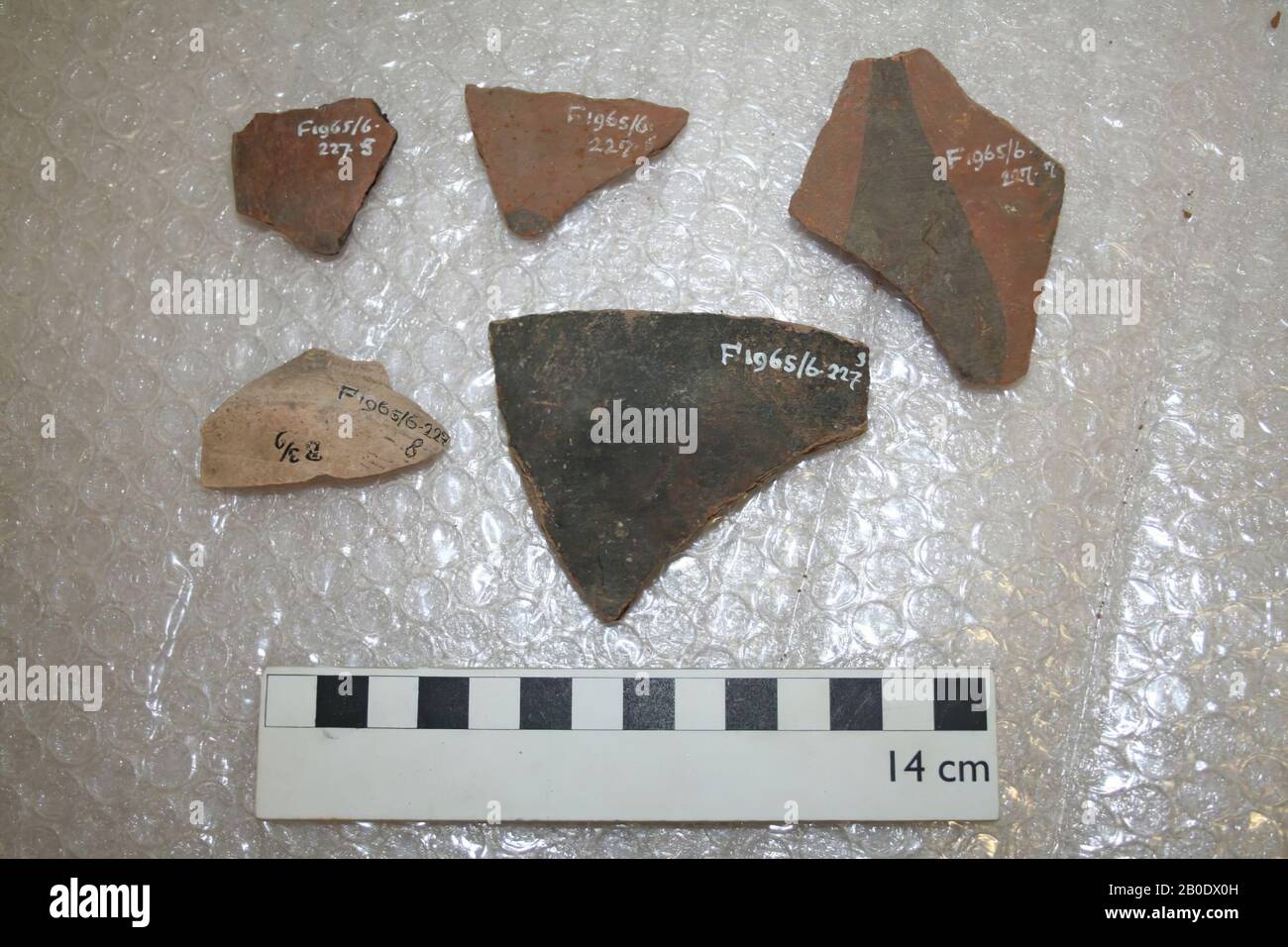 Egypte, saindoux, faïence, 1, 6 cm x 5 cm, 2, 3 x 8,5 cm, Ø = 26 ; 3, 9,5 x 9,5 cm ; 4 : 3 x 4,5 cm, Ø = 7, 5 : 3 x 3,5 cm, 6, 3 x 4,5 cm, 7 : 7 x 6 cm, 8, 2,5 x 5 cm, 9, 6 x 8 cm, 10 : 4,5 x 6,5 cm, 11, 3,5 x 4,5 cm, Ø = 12, 12, 4 x 6,5 cm, Ø = 18, 13, 8,5 x 8,5 cm, 152,5 x 2, , 5 cm, Ø = 11, 16, 2 x 4, Période Meroitische, 2ème-4ème siècle après-midi, Egypte Banque D'Images