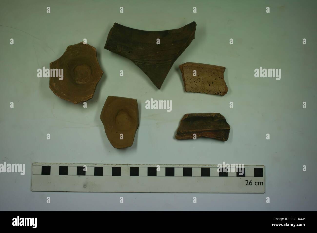 Egypte, canard, pot, poterie, no 1, 9,2 x 6,3 cm, Ø = 16, no 2, 7,1 x 2,0 cm, Ø, base, 3,5, no 3, 5,9 x 1,8 cm, Ø, base, =, 3 cm, no 4, 5,2 x 3,2 cm, Ø = 11 cm, no 5, 5,9 x 3,0 cm, Ø = 15, n° 6, 4,4 x 4,4 cm, Ø = 12,5 cm, n° 7, 6,5 x 3,6 cm, Ø, = 17 cm, Nr 8, 7,6 x 7,9 cm, Ø = 21, Nr 9, 9,7 x 6,0, Période méroitique, 2ème-4ème siècle après Jésus-Christ, Egypte Banque D'Images