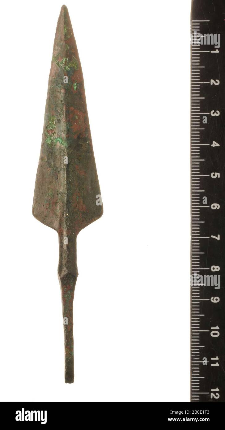 Un fer de lance en bronze sous forme de feuilles, d'armes, de métal, de bronze, de L 12,6 cm, en Iran Banque D'Images