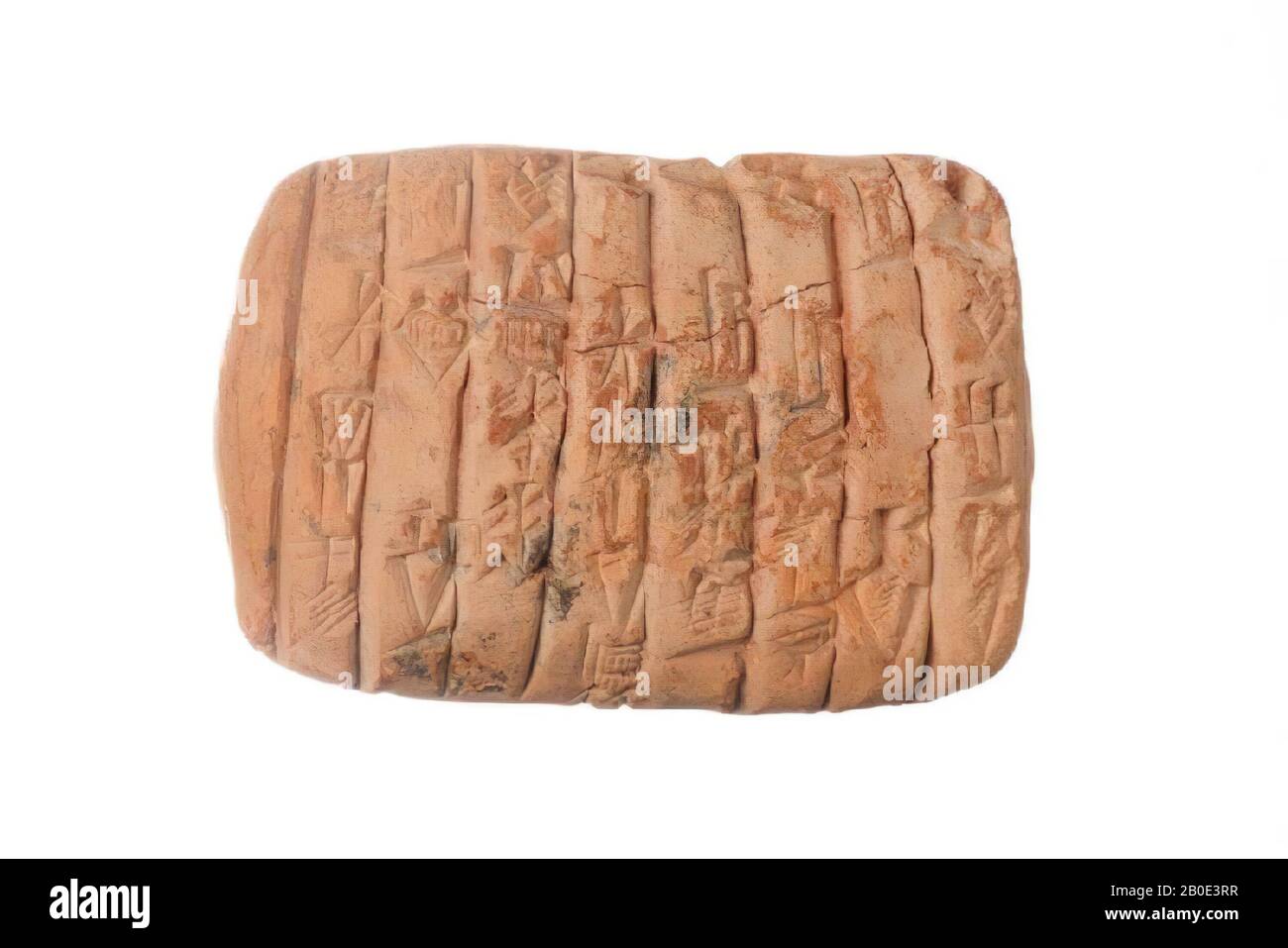Un comprimé d'argile avec une inscription cuneiform. Le texte décrit la distribution de l'orge aux fabricants de meubles pendant la fête de la Saint-Sylvestre., Inscription, poterie, argile, L 6,1 cm, W 4,1 cm, H 2,2 cm, UV III Période 2112-2004 BC, Iraq Banque D'Images