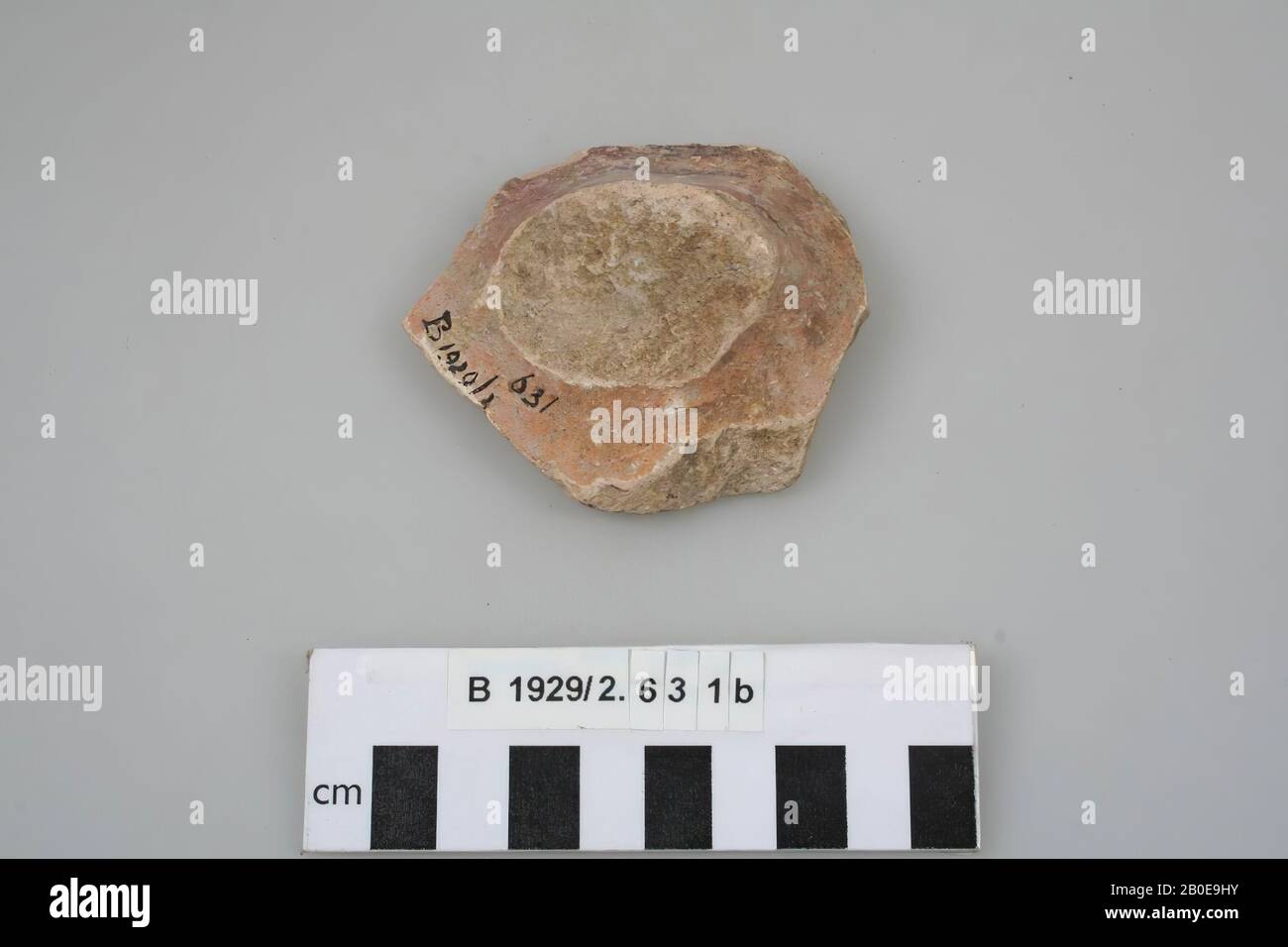 Fragment d'une poignée, Shard, faïence, br: 7,1 cm, Israël Banque D'Images