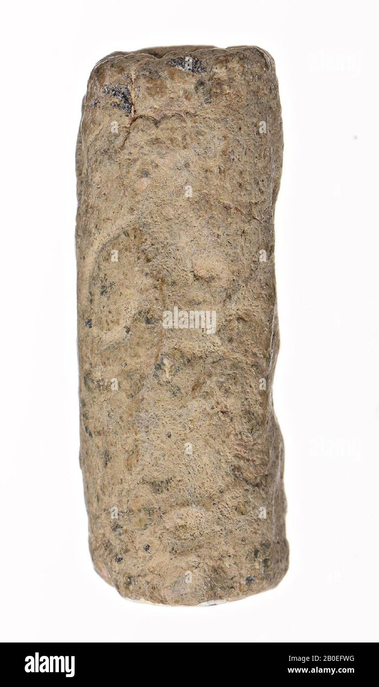 Un joint de cylindre en pierre avec une image de deux animaux et un arbre, joint, pierre, H 2,7 cm, D 0,9 cm, Iran Banque D'Images