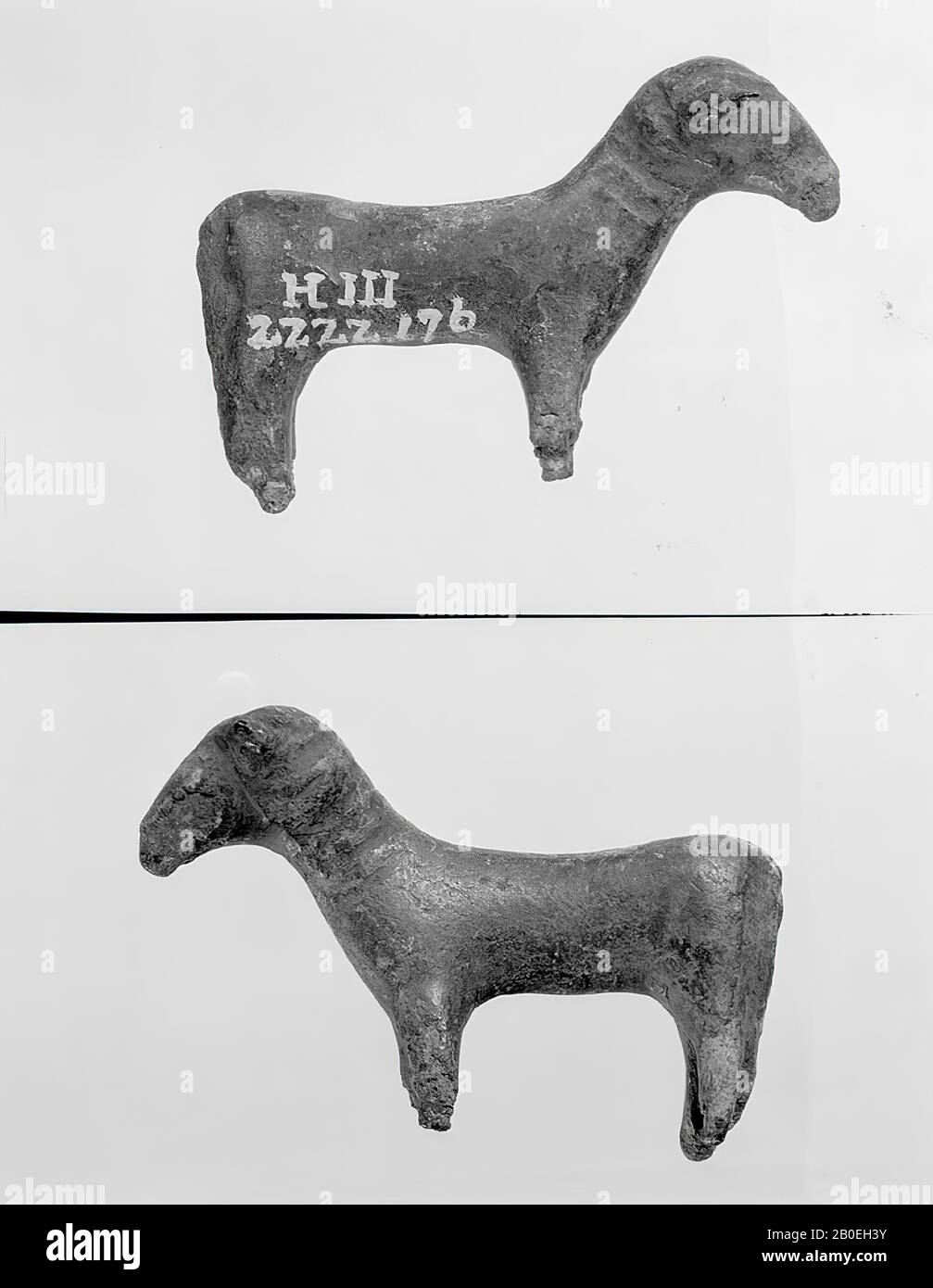 Antiquité classique, figurine animale, bronze, 4,5 x 3 x 1,2 cm, lieu, Italie Banque D'Images