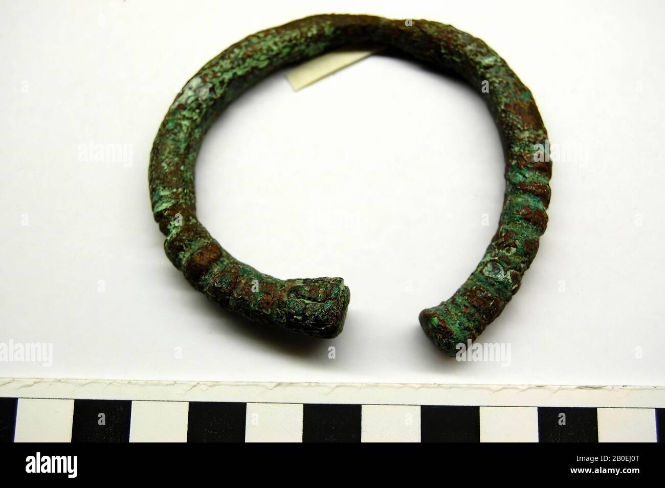 Bracelet en bronze avec extrémités striées, bracelet, bronze, ø 7.3 cm, Turquie Banque D'Images