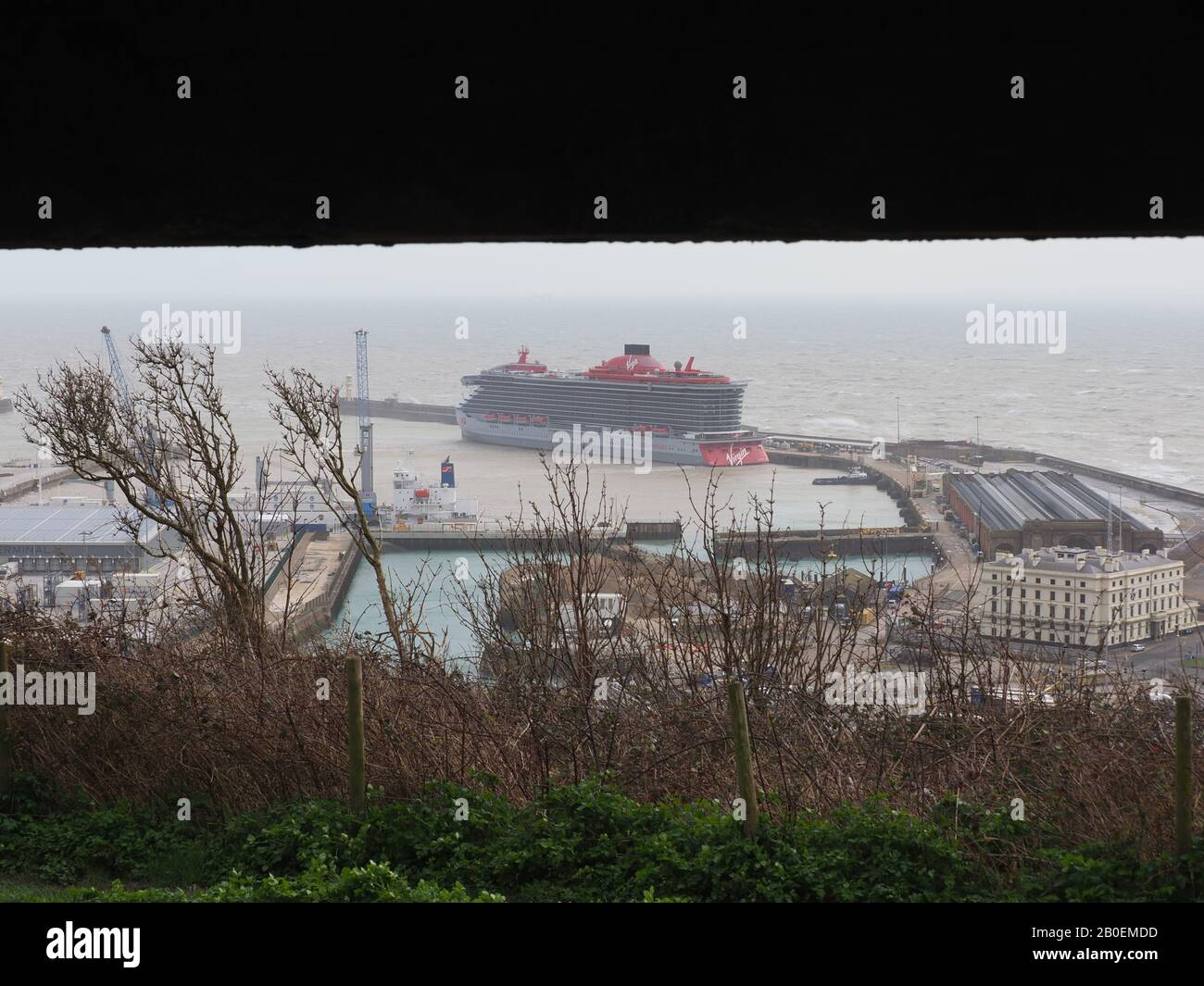 Dover, Kent, Royaume-Uni. 20 février 2020. Virgin Voyages est arrivée à Douvres aujourd'hui, le nouveau bateau de croisière de luxe réservé aux adultes, « la Dame du bateau ». Crédit: James Bell/Alay Live News Banque D'Images