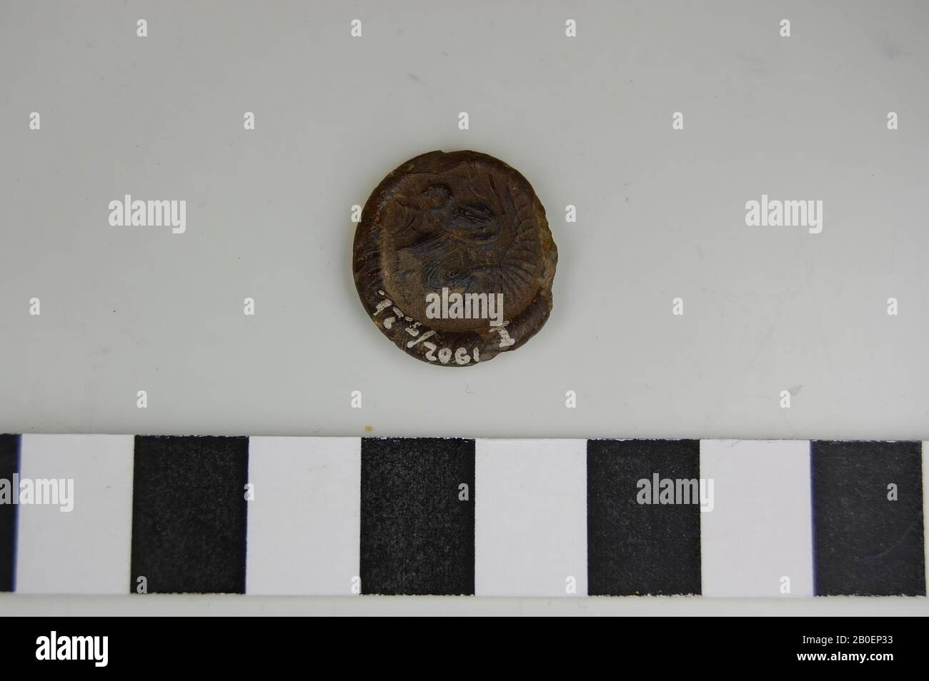 Médaillon, verre, Diam. 2,02 cm, H. 0,32 cm, poids 1,58 g, byzantin, Turquie Banque D'Images