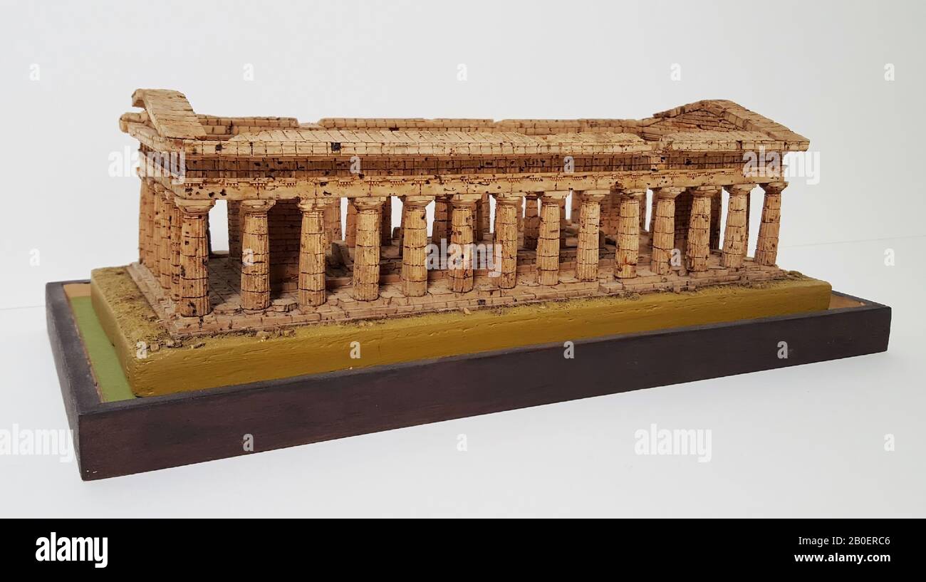 Modèle du grand temple dédié à Neptune à Paestum, modèle de temple en liège, liège sur bois, 26,2 x 10,8 x 7,5 cm, 1808, Italie Banque D'Images