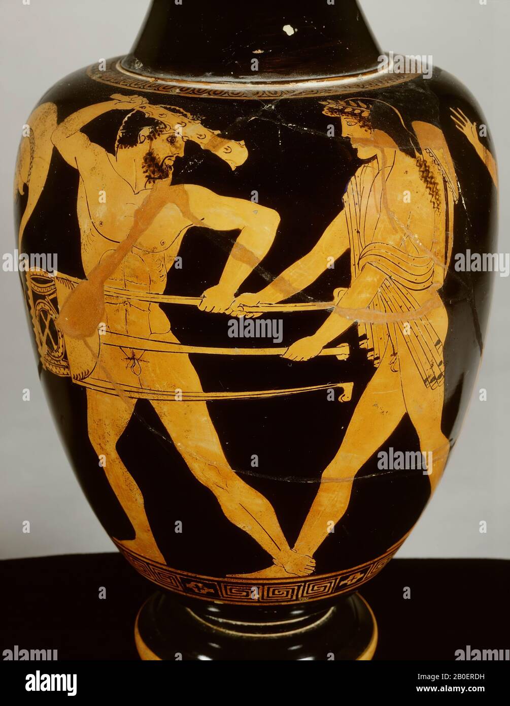 Forme d'oinochoe mansardée à figure rouge 1. Heracles et Apollo luttant pour le trépied avec Athena et Artemis présents. Artiste-Peintre Briseis. Grenier rouge-figuré oinochoë forme 1. Présentation: Lutte d'Héraklion et d'Apollon pour le trépied à Delphi, à côté d'Athena et Artemis. Peintre Briseïs, vase, forme 1 oinochoë, faïence, figurine rouge, Attique, 23,5 cm, ø 5.1 cm, rouge, Attique, Briseis Painter 490-480 BC, Italie, Grèce Banque D'Images