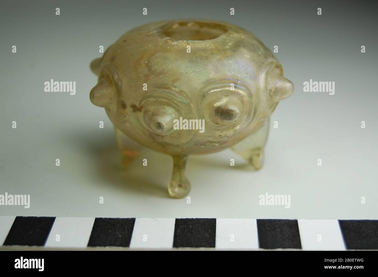 Pot, pied, Fragment d'un pot de vert clair Banque D'Images