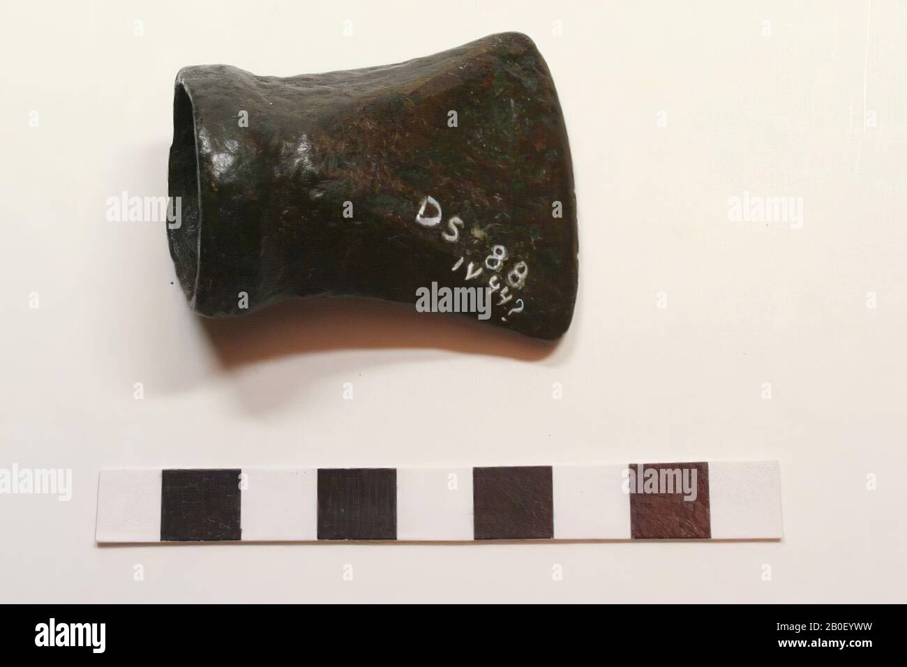 Vieille Europe, hache, métal, bronze, 5,1 x 4,2 x 2,3 cm, préhistoire, Danemark Banque D'Images