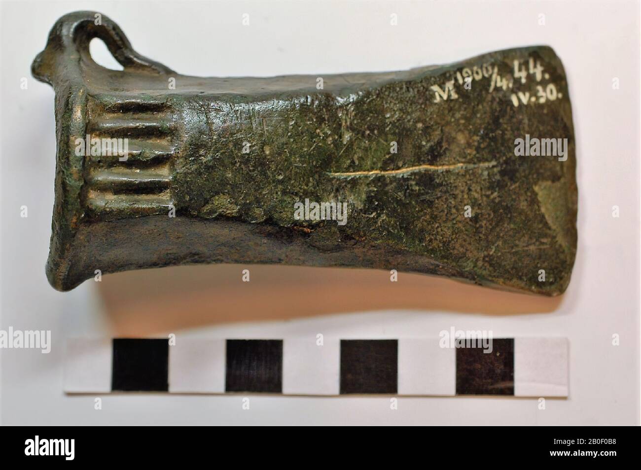 AX, métal, bronze, 8,5 x 4,6 x 3,2 cm, Hongrie, inconnu, inconnu, inconnu Banque D'Images