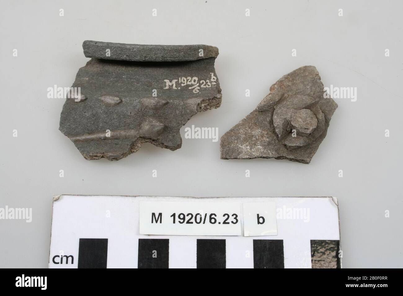 10 cartes: 6 frange et 4 barreaux, avec décoration, fragments, poterie, 2 x 4,5 x 8 cm (le plus grand shard), roman, Allemagne, inconnu, inconnu, Rijnstreek Banque D'Images