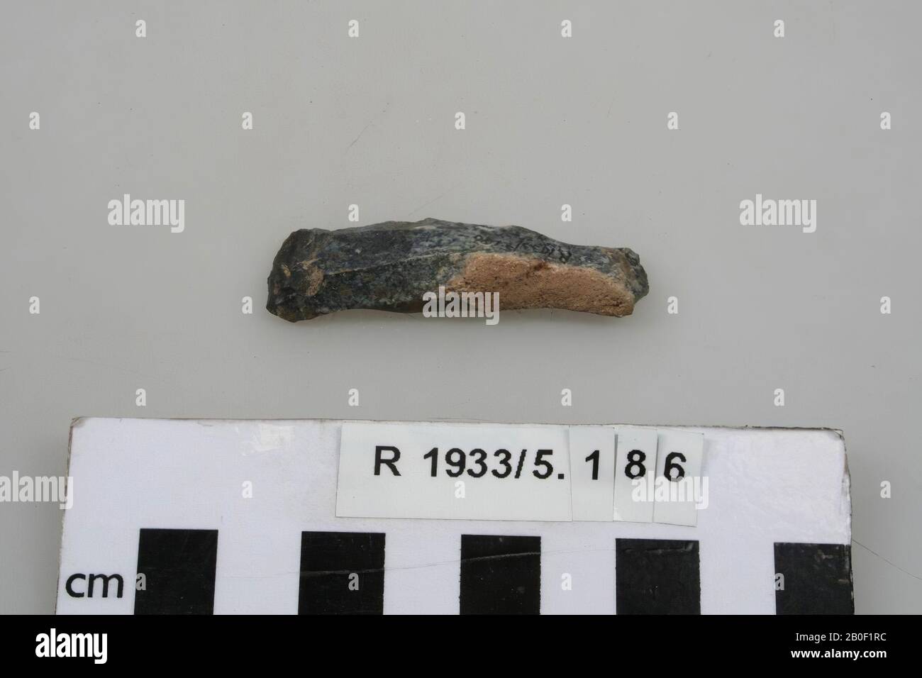 Grattoir à Flint, grattoir, pierre, silex, 0,8 x 5,2 x 1,6 cm, préhistorique, France, inconnu, inconnu, Gavaudun Banque D'Images