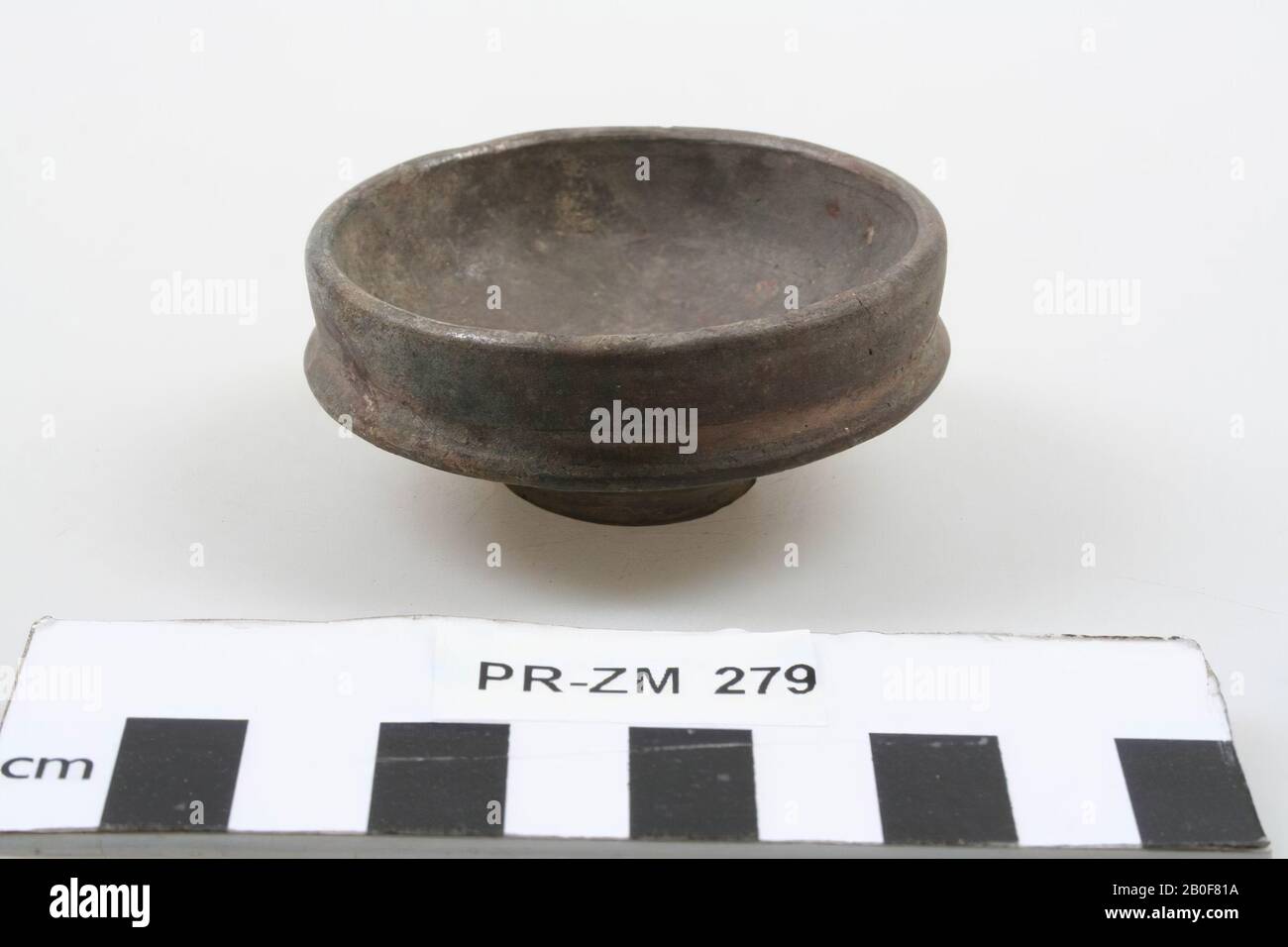 L'époque romaine des Pays-Bas, plat en faïence, h, 2,7 cm, diam, 6,4 cm, roman, Pays-Bas, Utrecht, Hilversum, Hilversum Banque D'Images