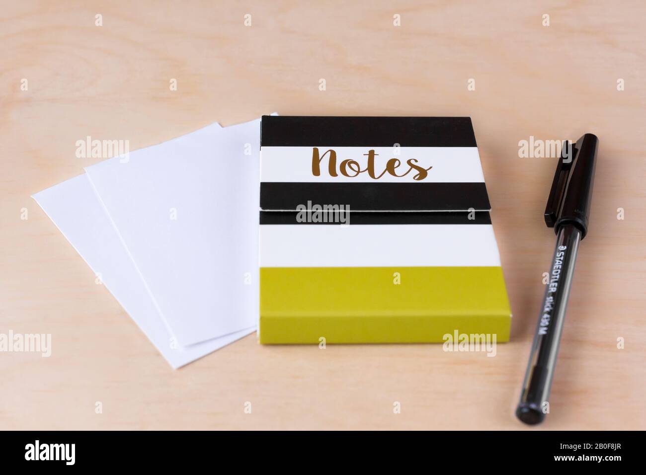 Bloc-notes, stylo et papier Banque D'Images