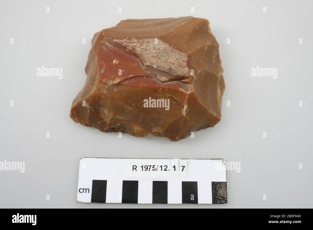 Grand morceau de flint modifié, outil, pierre, flint, 11,1 x 9,8 x 3 cm, préhistoire, France, inconnu, inconnu, Abilly, le petit Carroi Banque D'Images Grand morceau de flint modifié, outil, pierre, flint, 11,1 x 9,8 x 3 cm, préhistoire, France, inconnu, inconnu, Abilly, le petit Carroi Banque D'Images