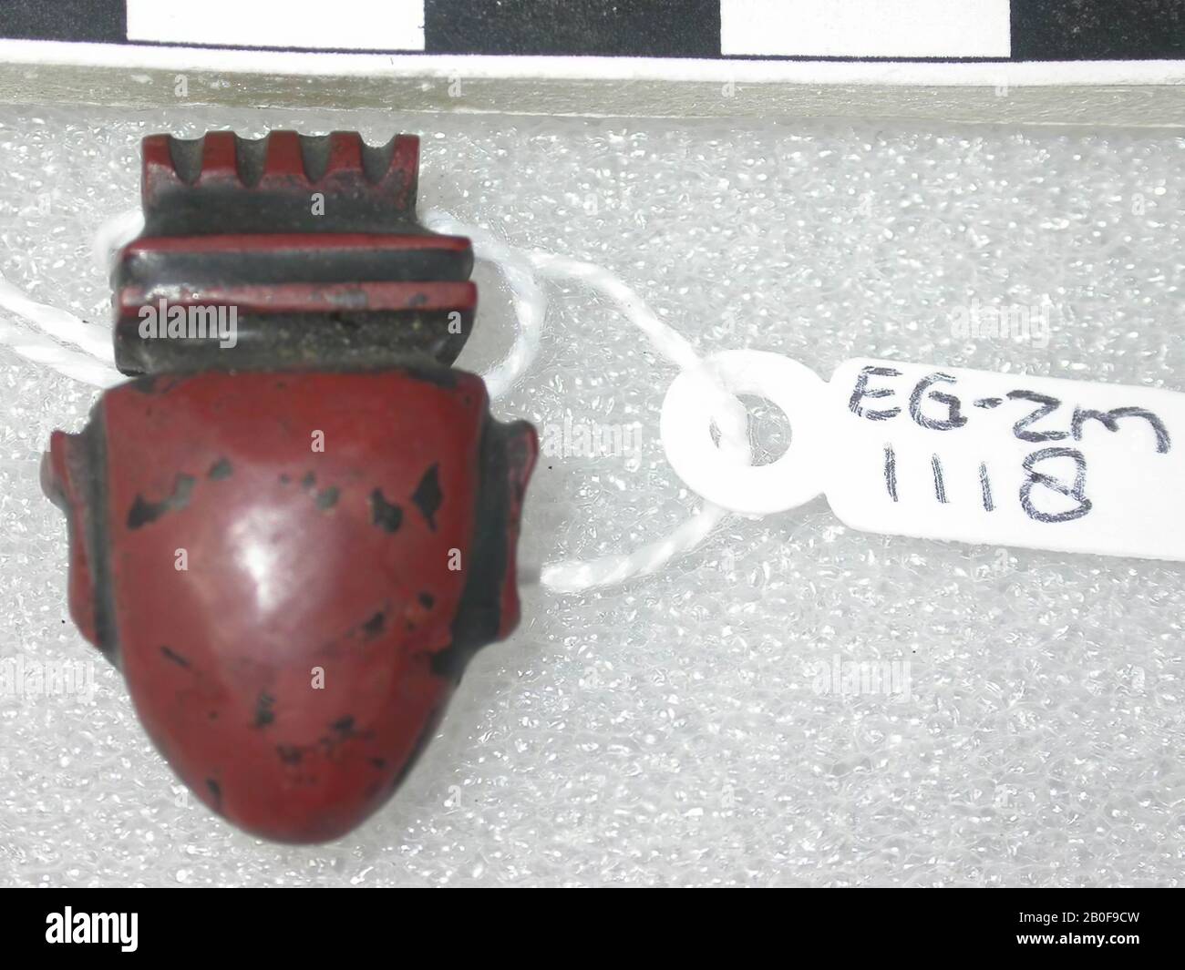 Vase coeur, amulet, objet, pierre à savon (rouge), 2,5 cm, Egypte Banque D'Images