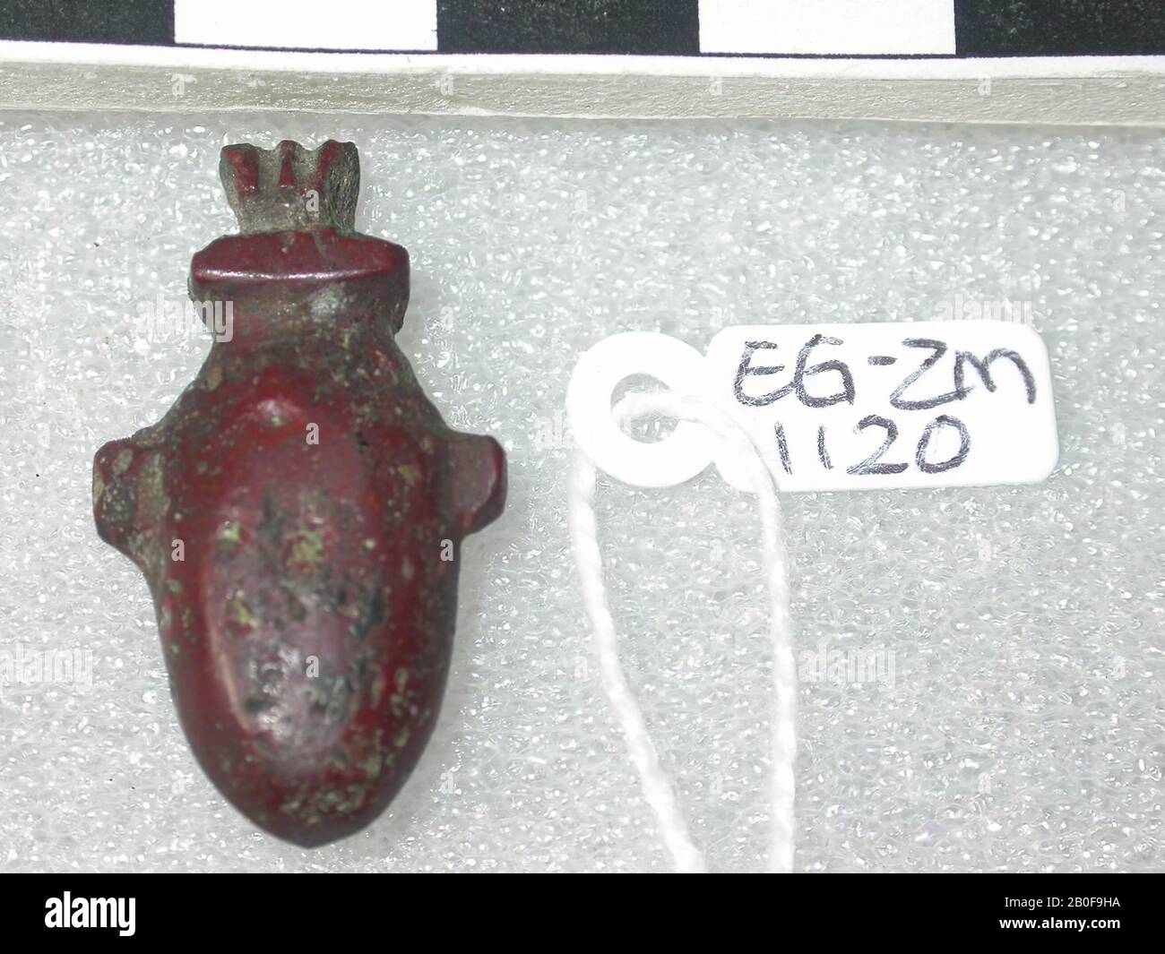 Vase coeur, amulet, objet, pierre (rouge), 2,8 cm, Egypte Banque D'Images