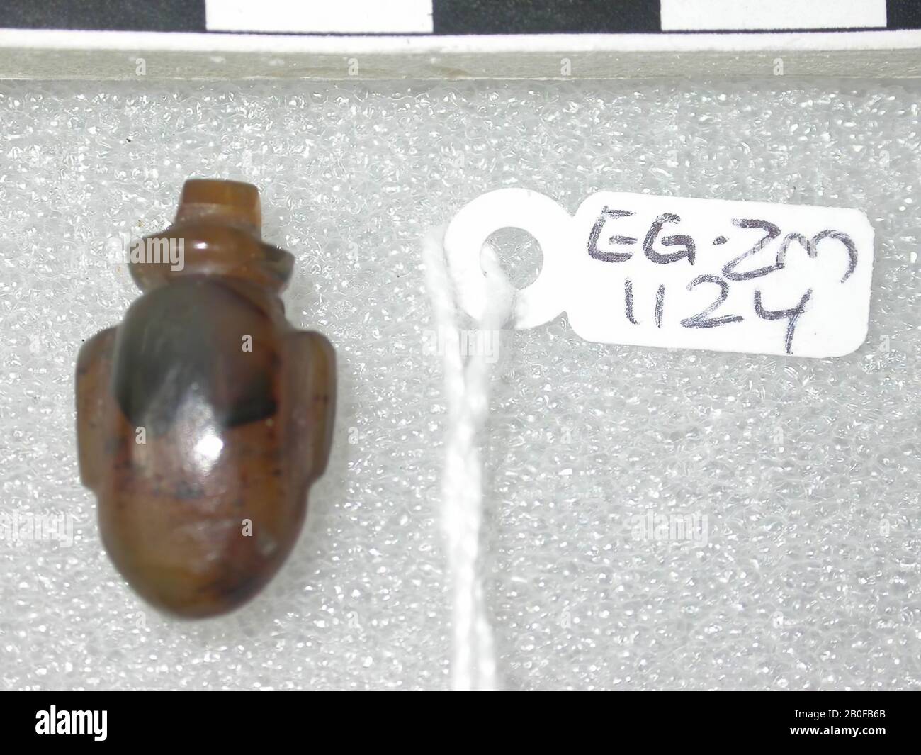 Vase coeur, amulet, objet, pierre (marron), 2 cm, Egypte Banque D'Images