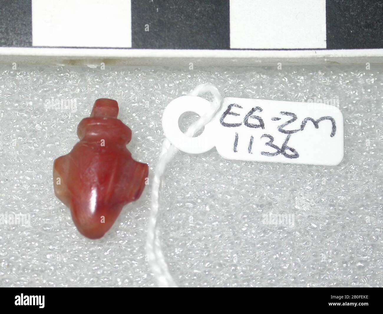 Vase coeur, amulet, objet, cornaline, 2,2 cm, Egypte Banque D'Images