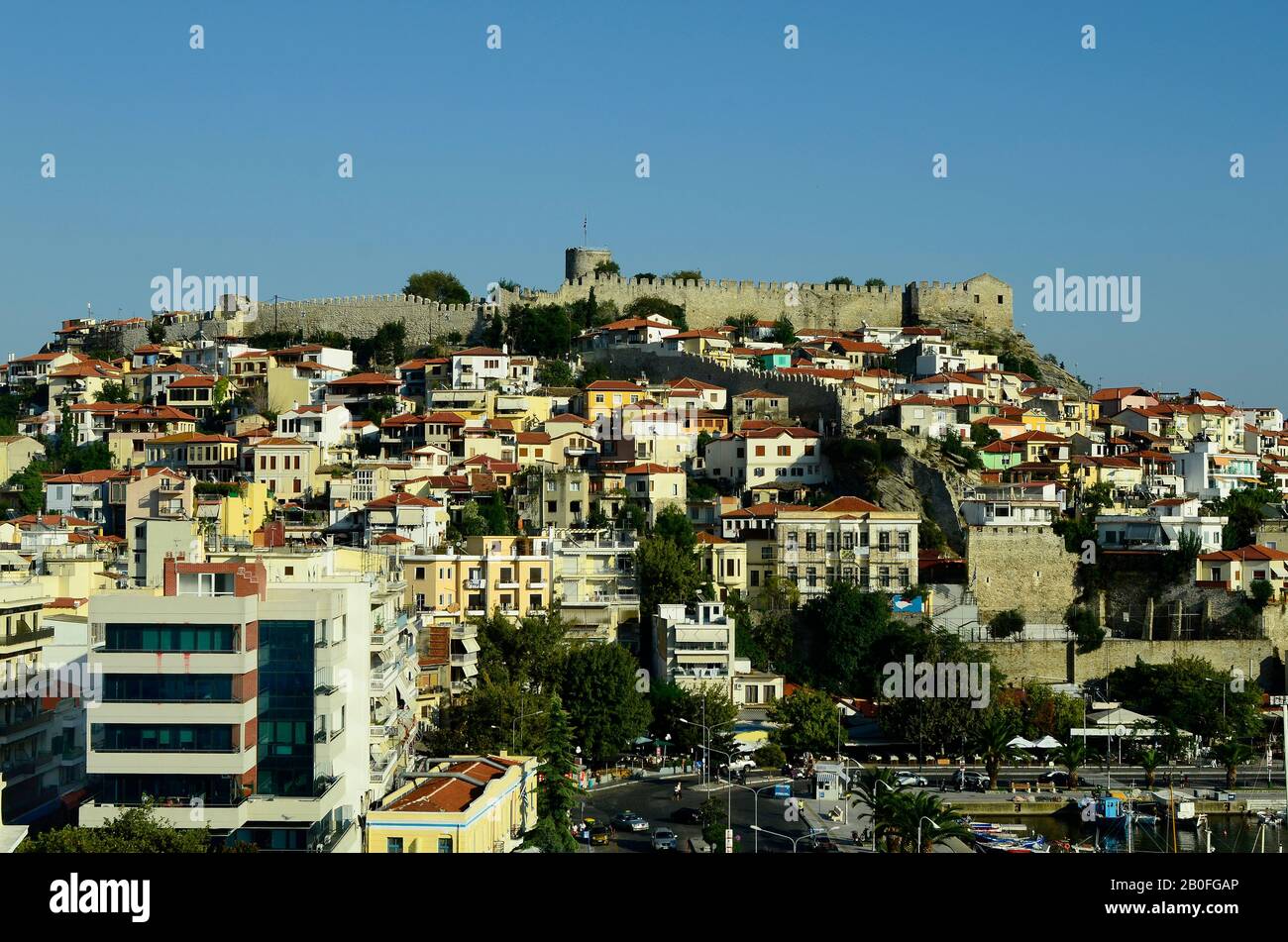 Grèce, Kavala, forteresse médiévale et maisons dans la ville d'Eastmacedonia et Thrace Banque D'Images