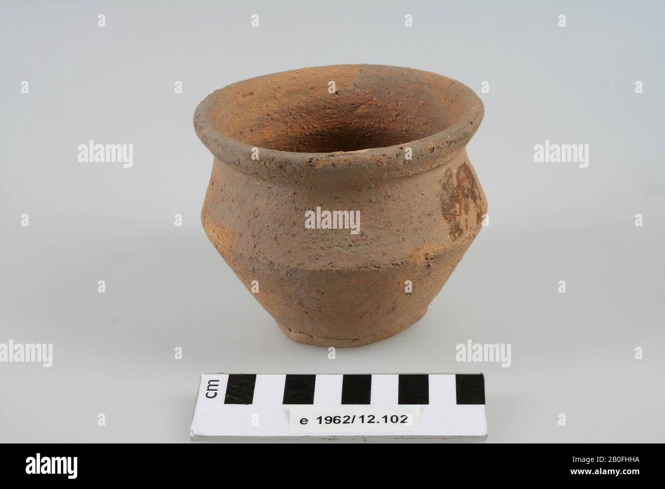 Pays-Bas Moyen âge, pot d'hotes, poterie, Frankish, h, 8,5 cm, diam, 11,1 cm, lmeb, Pays-Bas, Gueldre, Wageningen, Wageningen Banque D'Images