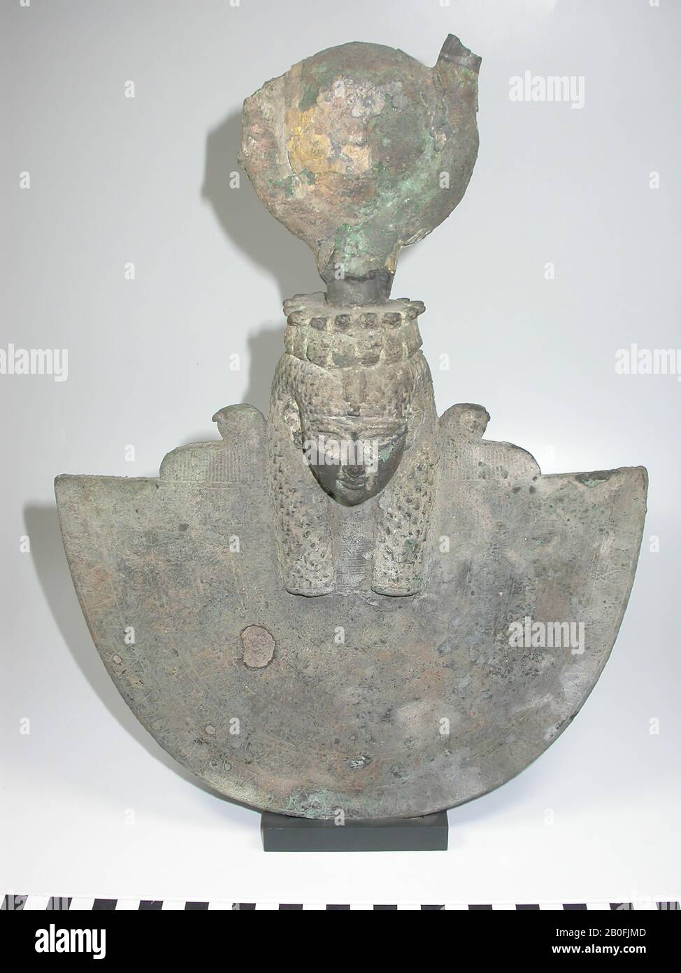 Collier, tête, Isis, disque solaire, entendre, urée, ustensiles de temple, bronze, 38 x 24,5 cm, Fin De La Période, Egypte Banque D'Images