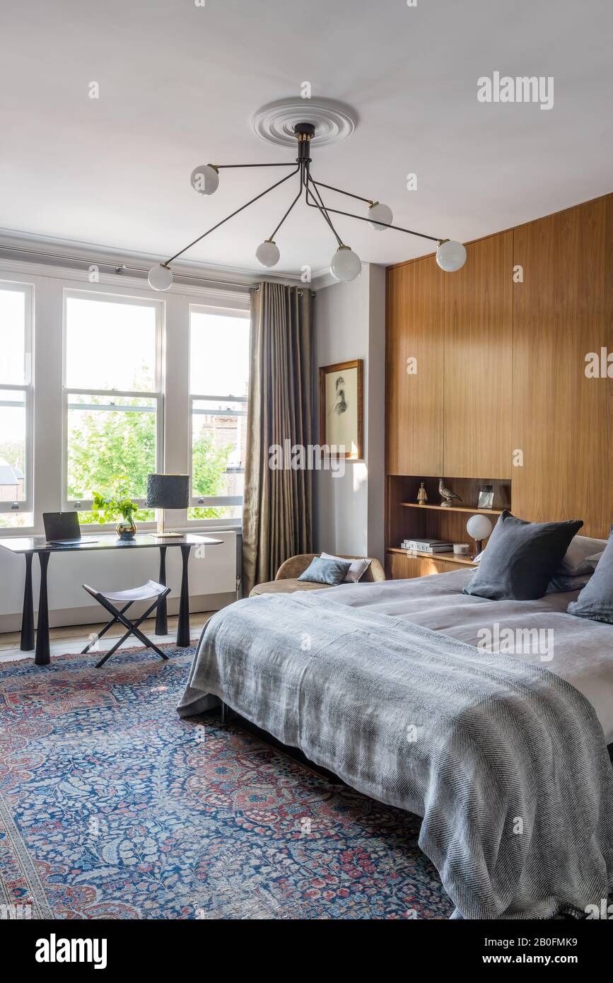Chambre à coucher moderne avec lit double Banque D'Images