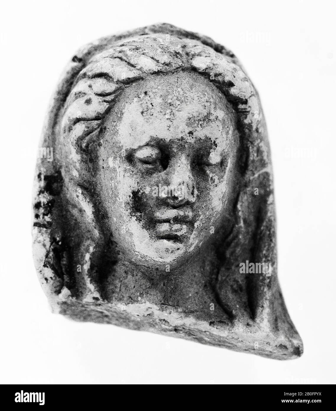 Portrait buste d'un homme avec un visage rainuré. Le cou présente de nombreux plis. La bouche est légèrement ouverte. Les joues ont coulé et le front est très froissé. Les profonds ineaux dans les cheveux sur le front., tête, tête de portrait, tête de l'homme, marbre, 35,5 cm, Italie Banque D'Images