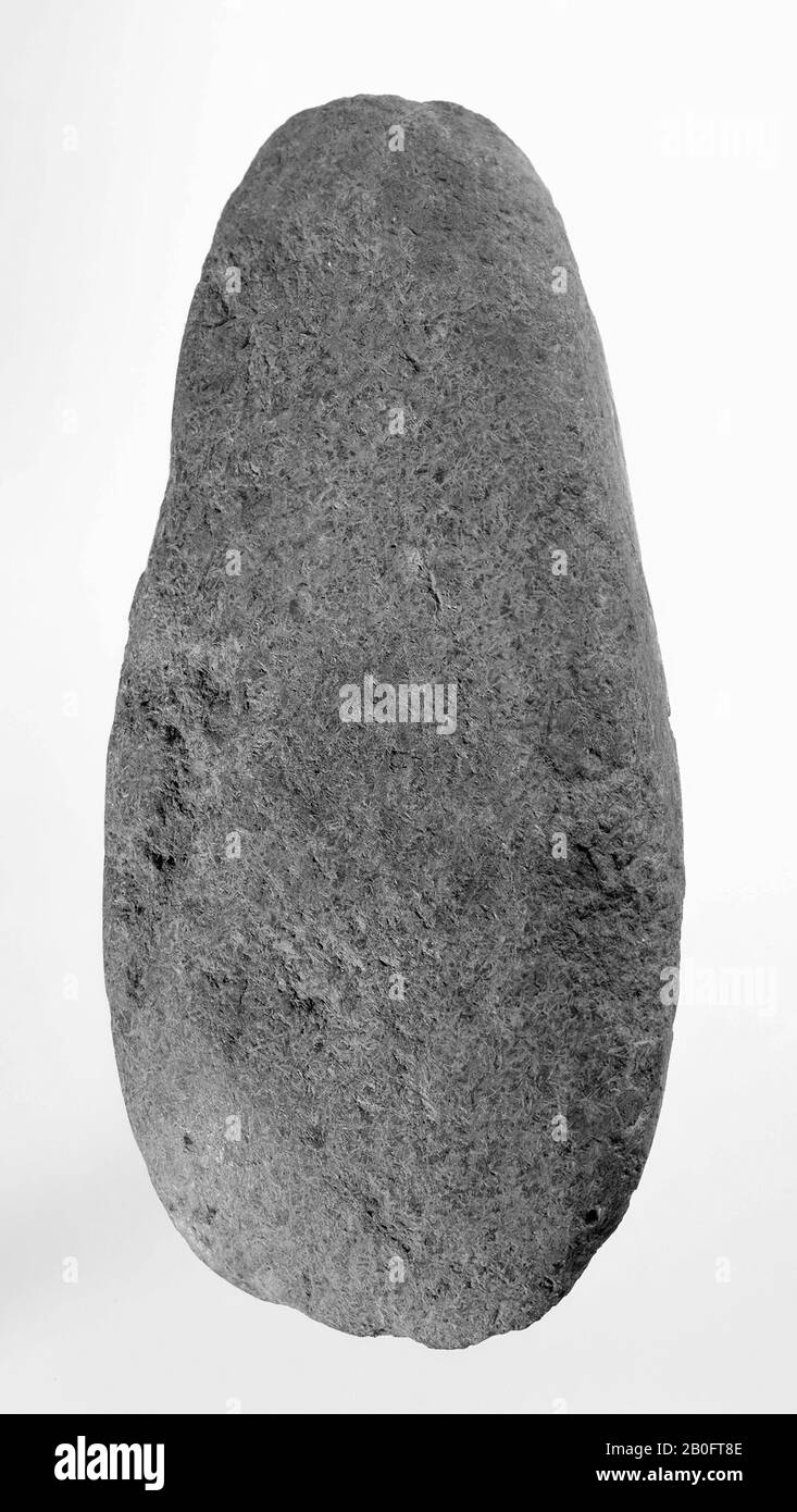 pierre à plomb hache avec section transversale rectangulaire et extrémité supérieure arrondie, de roche du nord, hache, pierre, 15,5 x 4 cm, préhistoire -3400 Banque D'Images