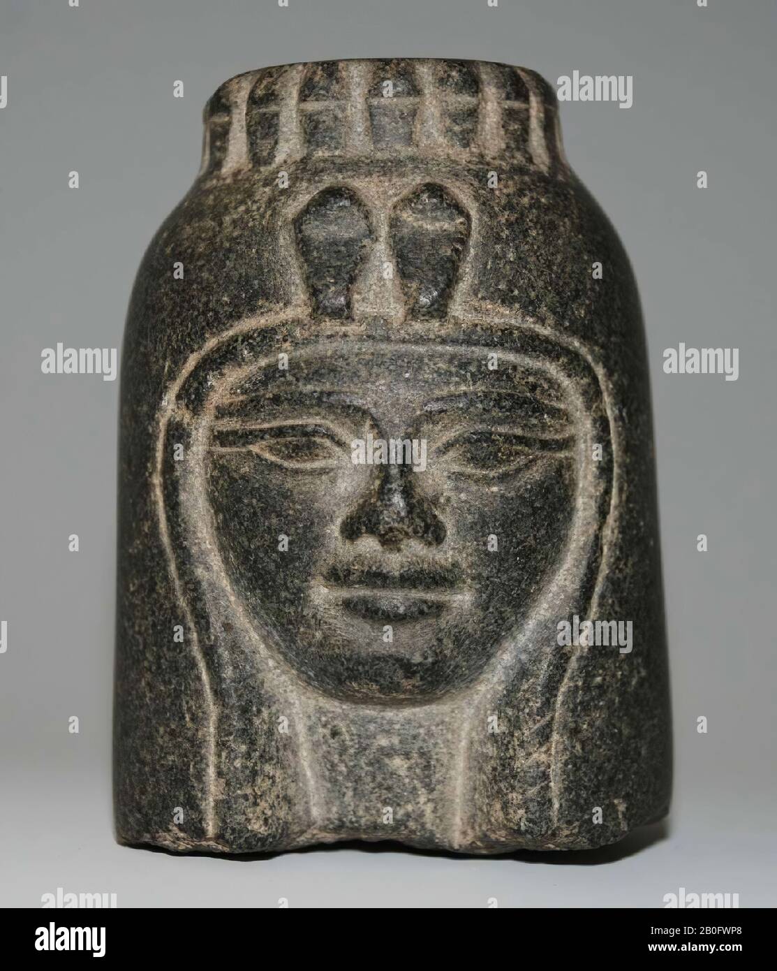 ISIS, tête, statue votive, granit (gris), 9 cm, Période Tardive, 25ème dynastie, Egypte Banque D'Images
