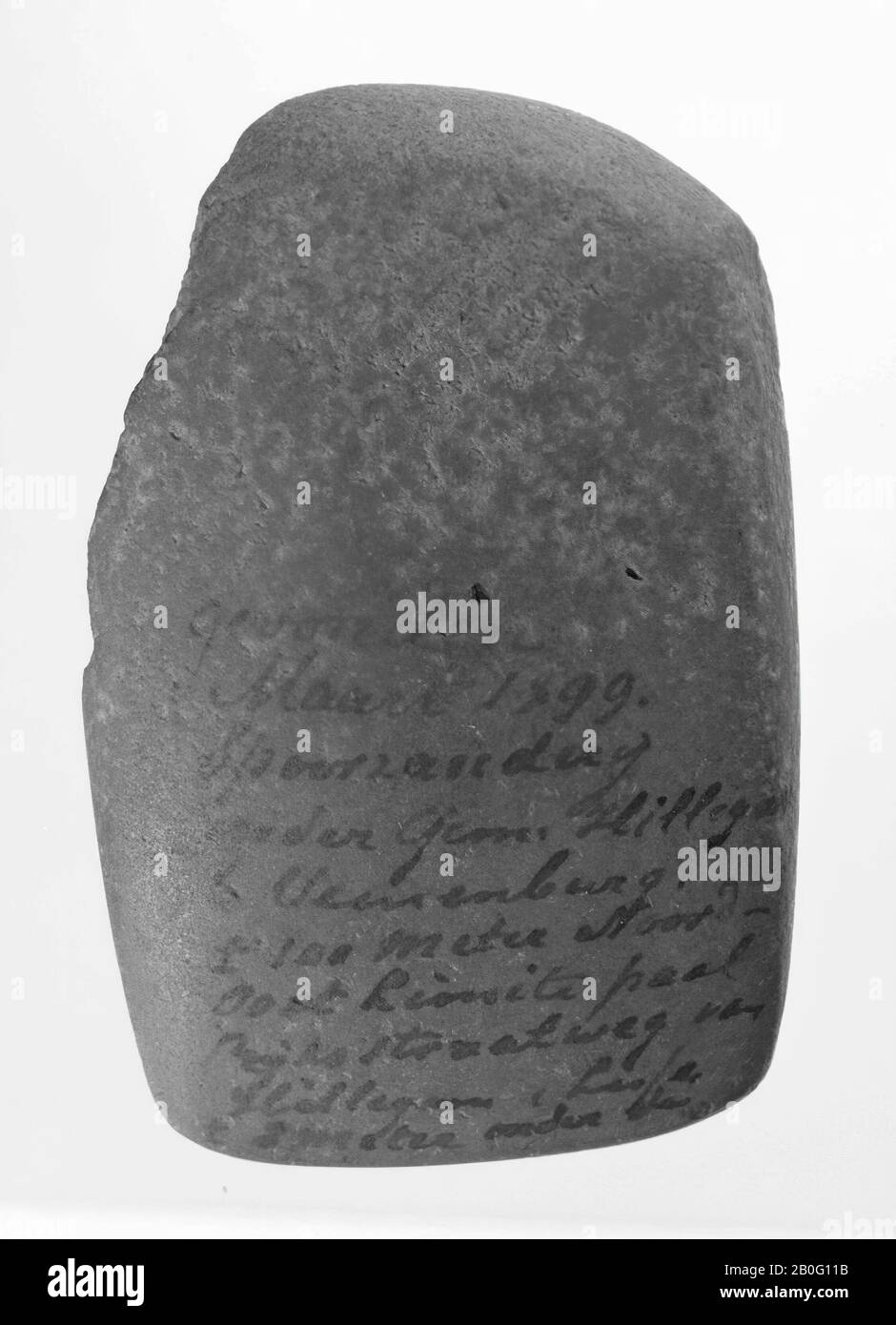 ax de siénite, avec extrémité supérieure particulièrement épaisse, sculpté en forme de marteau, hache, pierre, 8,2 x 5 cm, préhistoire -2000 Banque D'Images