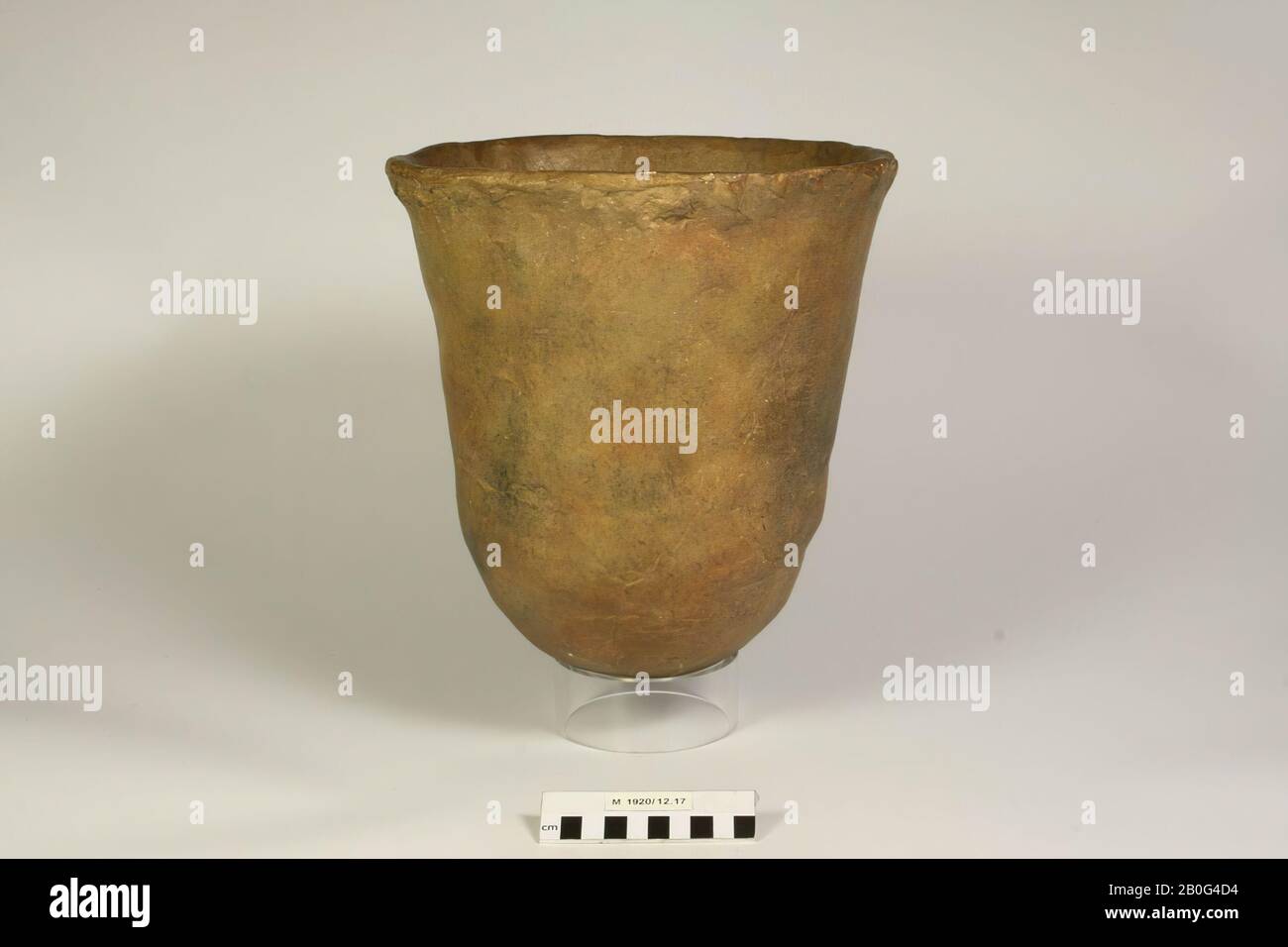 Coulage d'un pot en forme de cloche, coulage, pot, plâtre, h: 29 cm, diam: 25 cm, préhistoire, Allemagne Banque D'Images